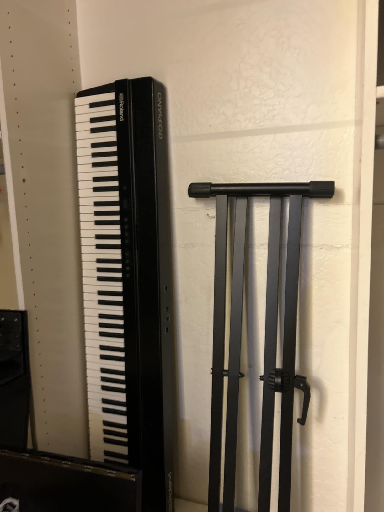 Roland GO:PIANO88PX Entry-Level Portable 88-Note Digital Piano, Premium Performance, Lightweight Design, Powerful Learning Features, Battery-Powered, Bluetooth & MIDI Connectivity customer photo 1