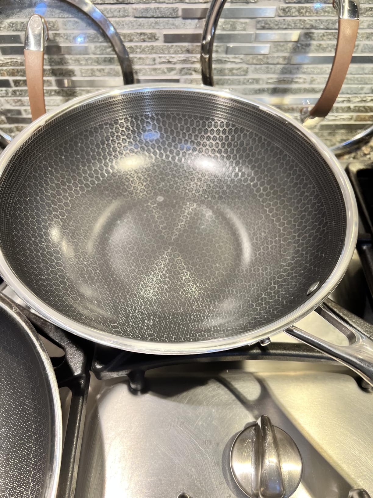 HexClad Hybrid Nonstick 6.5-Quart Oval Dutch Oven with Stainless Steel Lid, Stay-Cool Handles, Dishwasher-Friendly, Oven-Safe Up to 900°F, Induction Ready, Compatible with All Cooktops customer photo 2