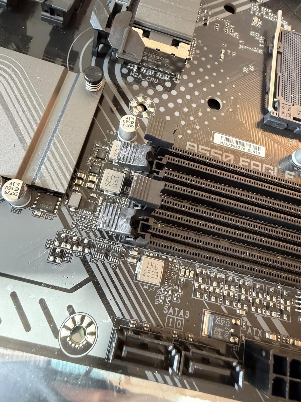 GIGABYTE B550 Eagle WIFI6 AMD AM4 ATX Motherboard, Supports Ryzen 5000/4000/3000 Processors, DDR4, 10+3 Power Phase, 2X M.2, PCIe 4.0, USB-C, WIFI6, GbE LAN, PCIe EZ-Latch, EZ-Latch, RGB Fusion customer photo 1