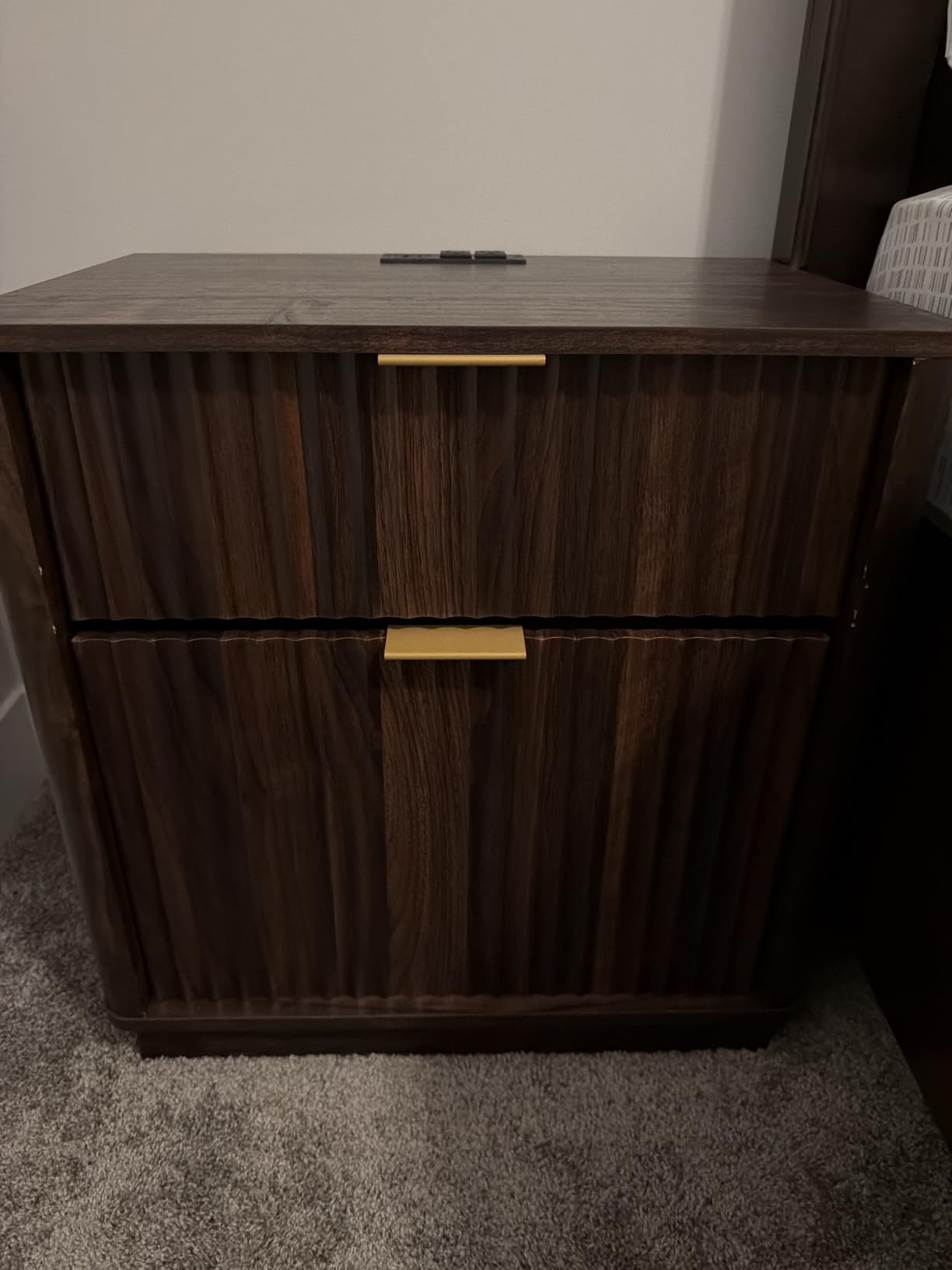 T4TREAM 23'' Fluted Nightstand with Charging Station, Modern, Natural Oak | Large 2 Drawer, Curved Profile, Mid-Century, Bedside Table with Storage, End Table for Living Room, Bedroom, Side Table customer photo 1