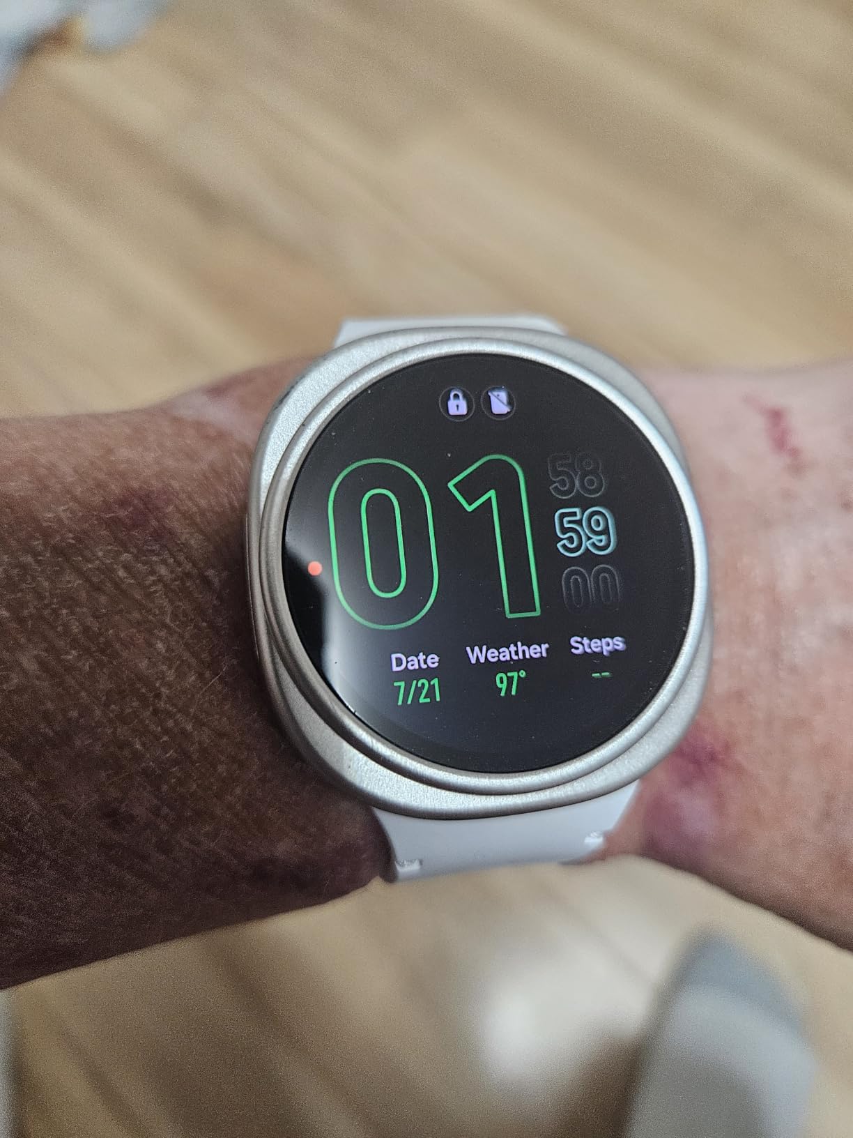 Samsung Galaxy Watch 8 (2025) 40mm Bluetooth Smartwatch, Cushion Design, GPS Fitness Tracker, Sleep Coaching, Running Coach, Energy Score, Heart Rate Tracking, Silver [US Version, 2 Yr Warranty] customer photo 2