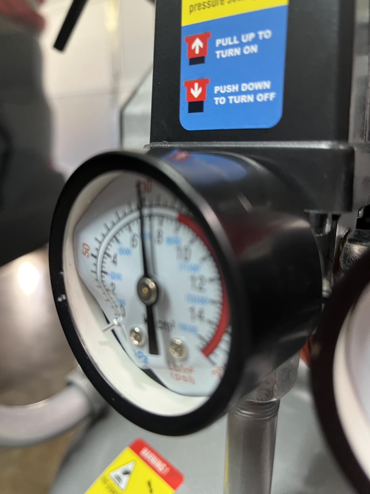 VEVOR 13-Gallon Air Compressor, 2HP, 4.6 SCFM@90PSI, Oil-Free Tank, 66dB Quiet Operation, Ideal for Tire Inflation, Woodworking, Auto Repairs, and Spray Painting (Maximum Pressure 125 PSI) customer photo 2