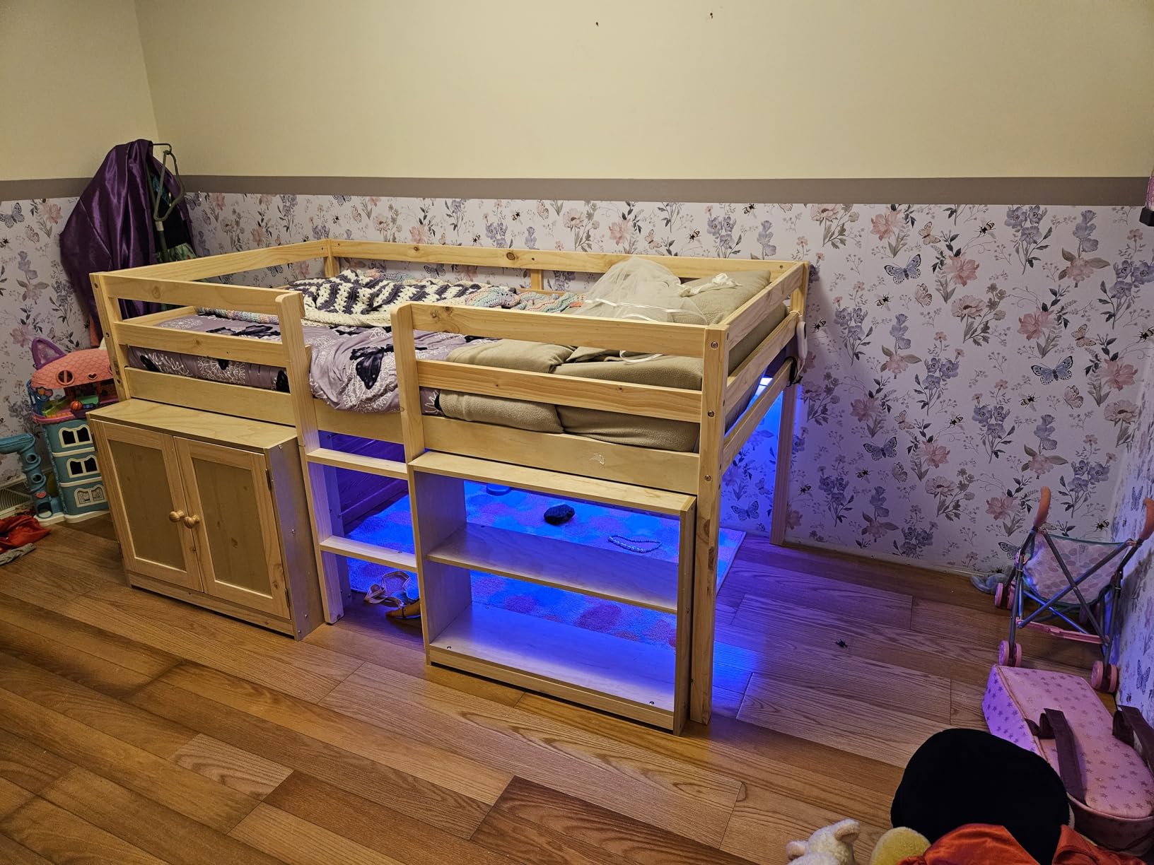 TOLEAD Wood Loft Bed for Kids, Low Loft Bed Twin Size with Storage Cabinet, Shelf and LED Lights, Wooden Kids Loft Bed with 14