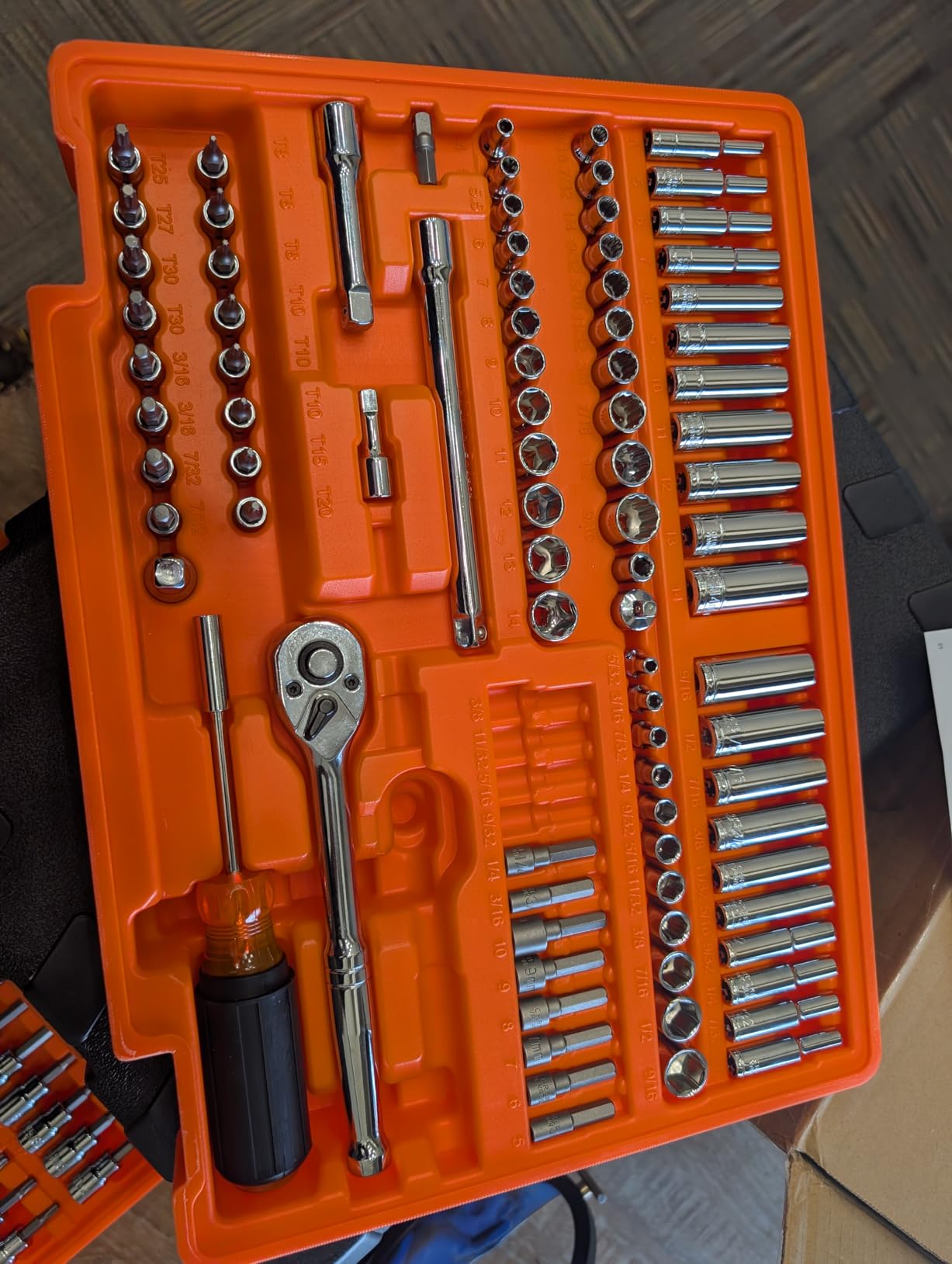 VEVOR Mechanics Tool Set and Socket Set, 450 PCS, 1/4, 3/8 and 1/2 inch Drive Deep and Standard Sockets, SAE Metric Mechanic Tool Kit with Bits, Wrenches, Accessories, Storage Case with Orange Drawer customer photo 2