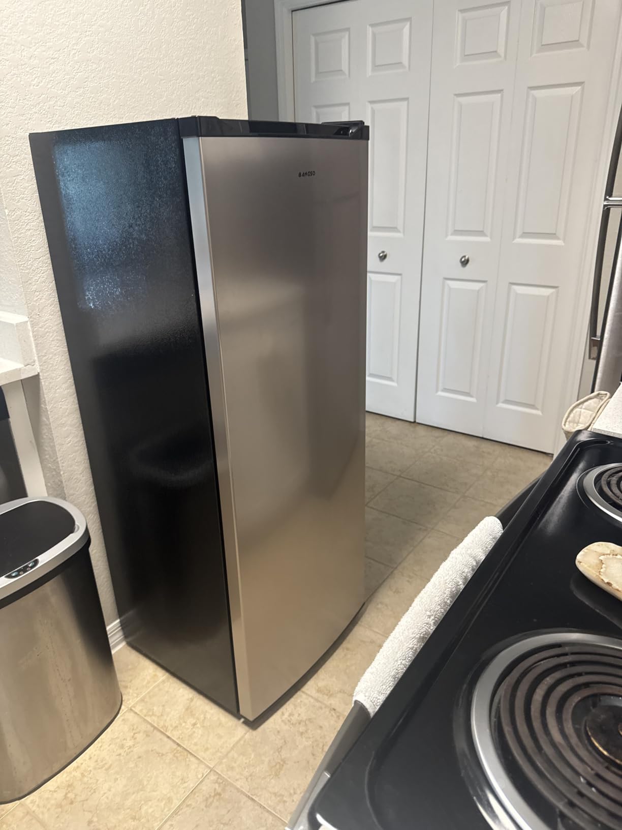BANGSON 6.5 Cu.ft Upright Freezer, Stand up Freezer with Adjustable Thermostat, Removable Leg, Reversible Single Door, for Bedroom/Home/Dorms/Apartment, Sliver customer photo 1