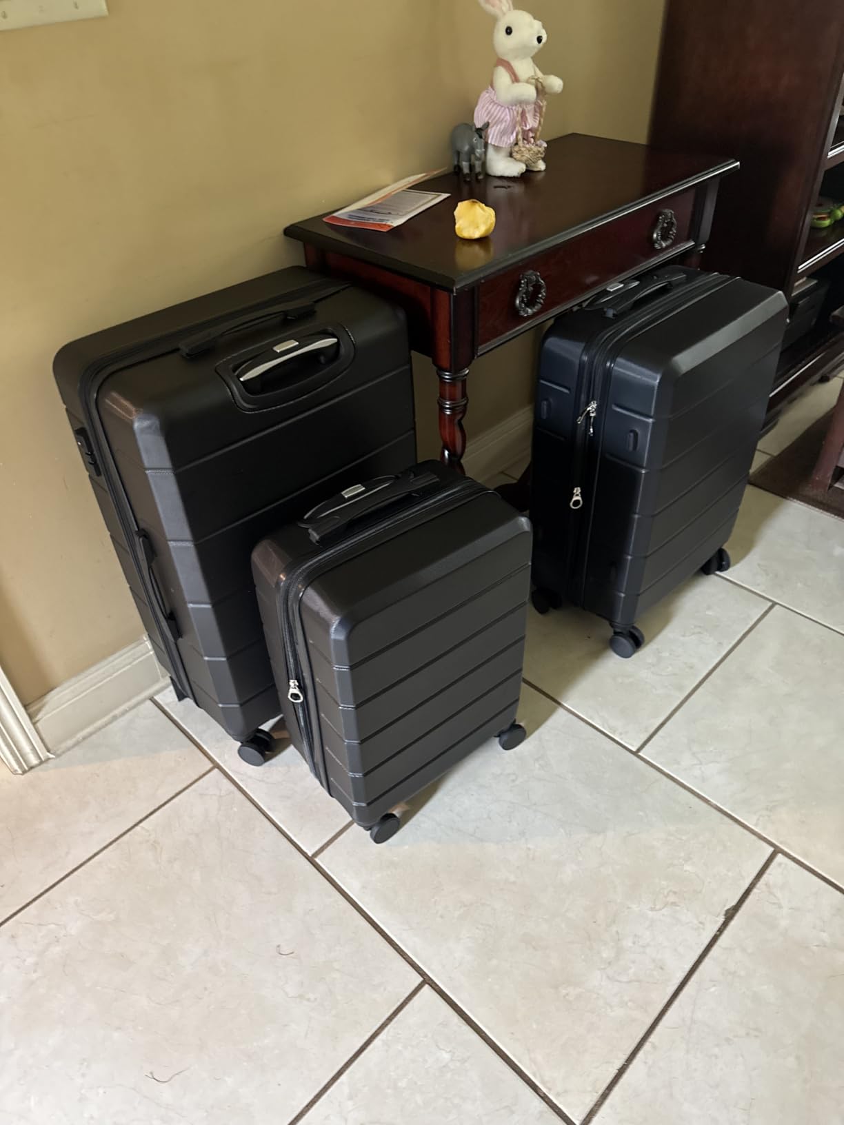 YOETEY Luggage Sets 3 Piece, Expandable Hardshell Suitcase with TSA Lock & Silent Spinner Wheels, Lightweight Hardside Travel Suitcase Set for International Trips (20/24/28 in, Black) customer photo 2