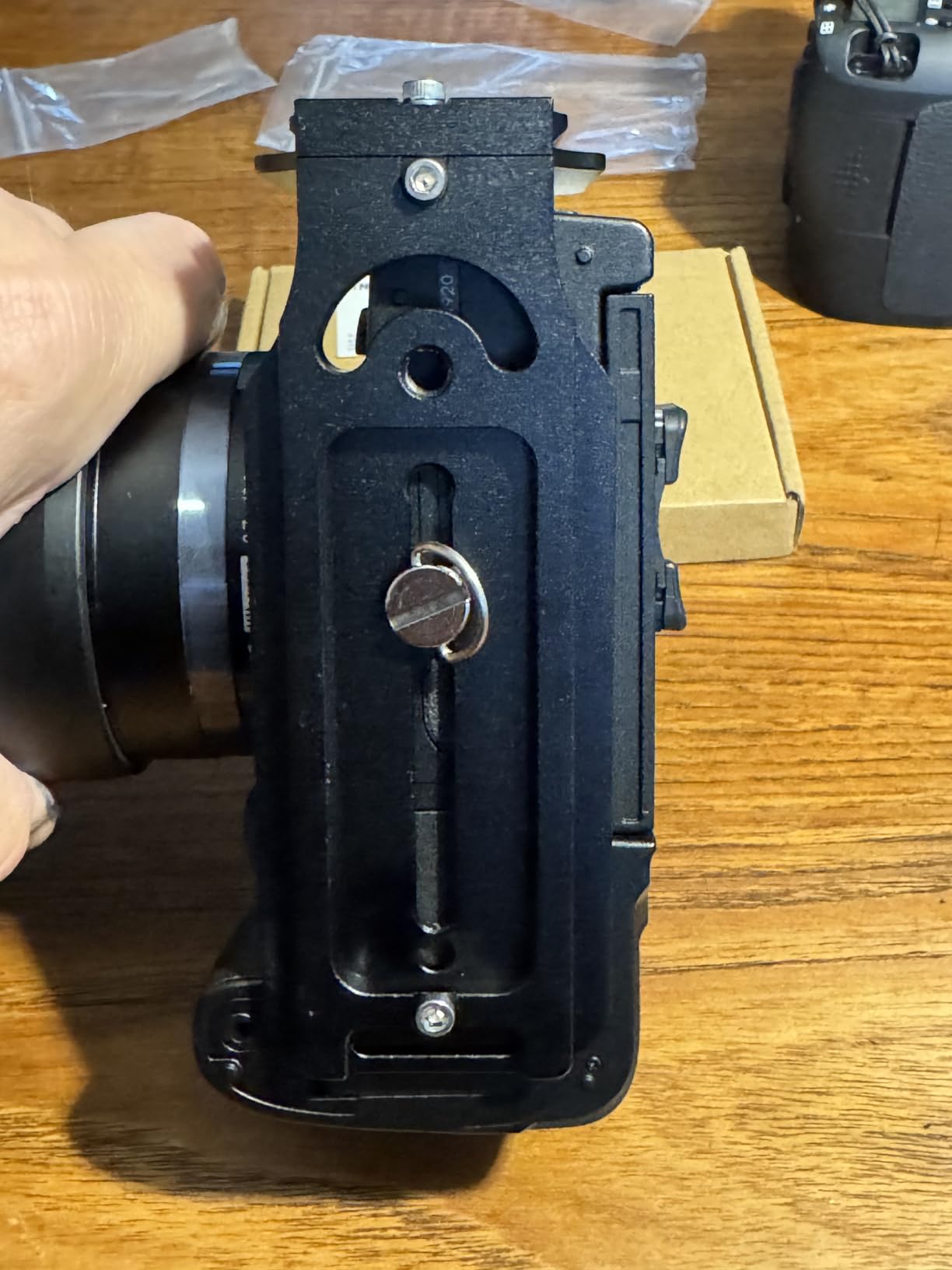 DSLR Camera L Bracket with 1/4