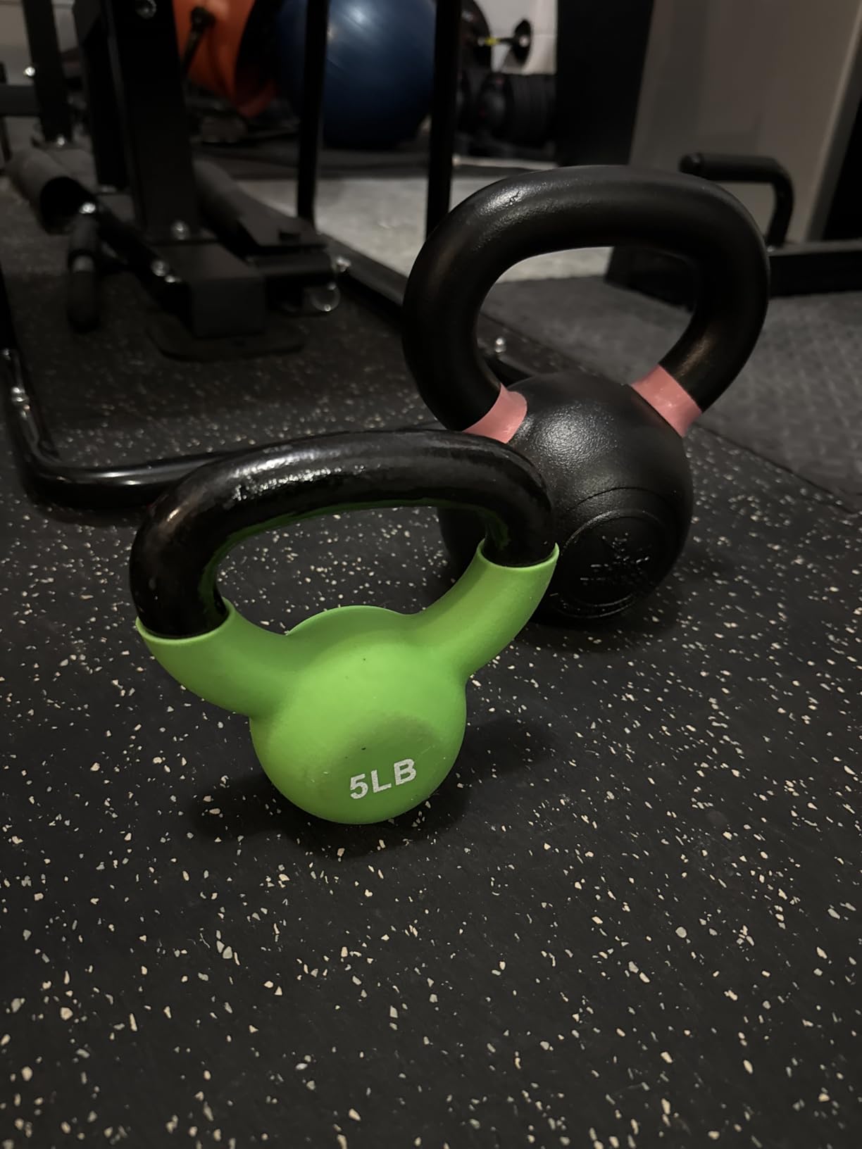 Mikolo Neoprene Coated Cast Iron Kettlebells 5-30LB Set, Solid Weight Set with Wide Grip Handle and Flat Bottom, Ideal for Full Body Strength Training at Home Gym customer photo 1