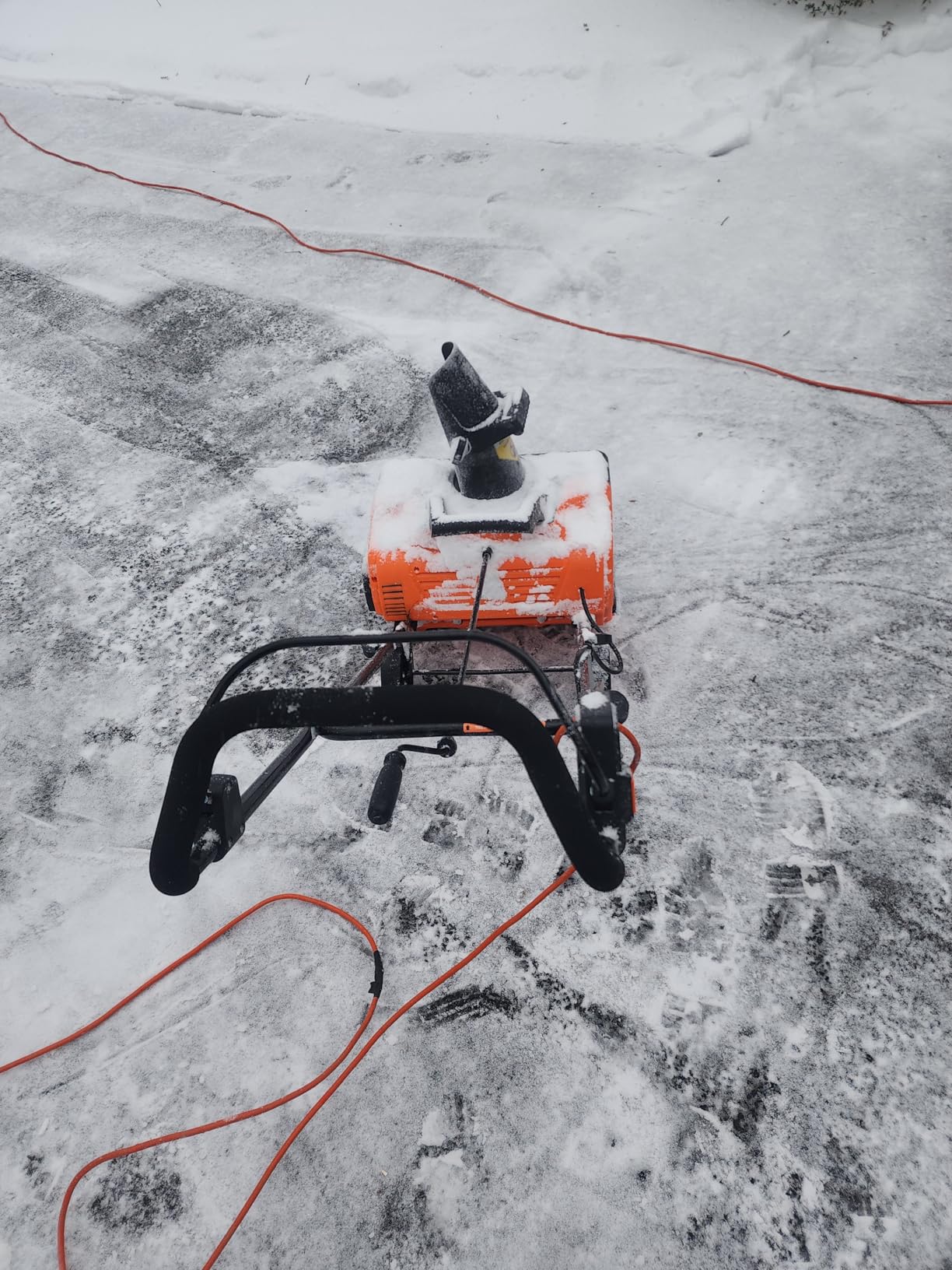 VEVOR Corded Electric Snow Shovel, 12A 17 inch Snow Shovel, 60° Adjustable Chute, 20 ft Throwing Distance, Snowthrower with Dual Safety Switch, Winter Ice Removal Tool for Driveway Sidewalk Patio customer photo 2