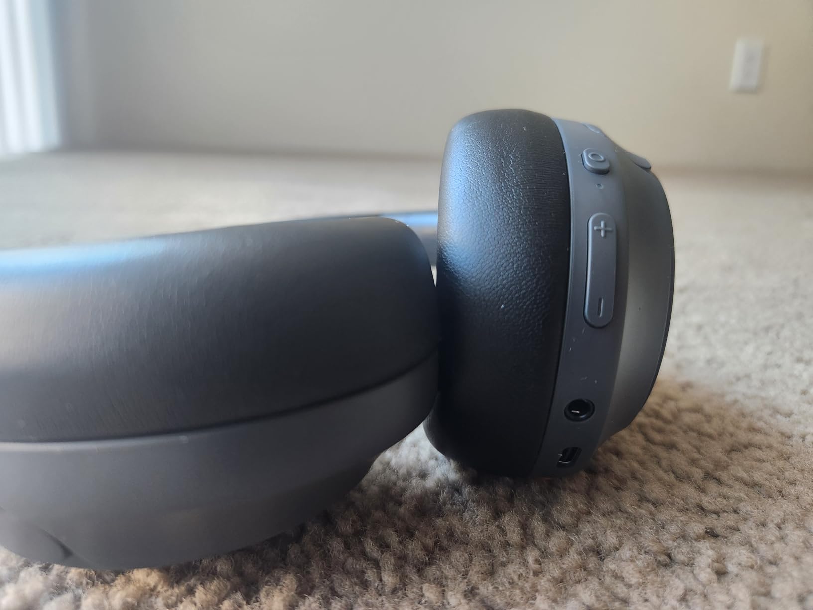 TOZO HT3 Hybrid Noise Cancelling Wireless Headphones, 90H Over Ear Headset, Hi Res Audio, AI Voice Assistant, Dual Device Connection, 32 Custom EQs, Built In 5 Mics, ANC, Foldable, Bluetooth 6.0 Black customer photo 2