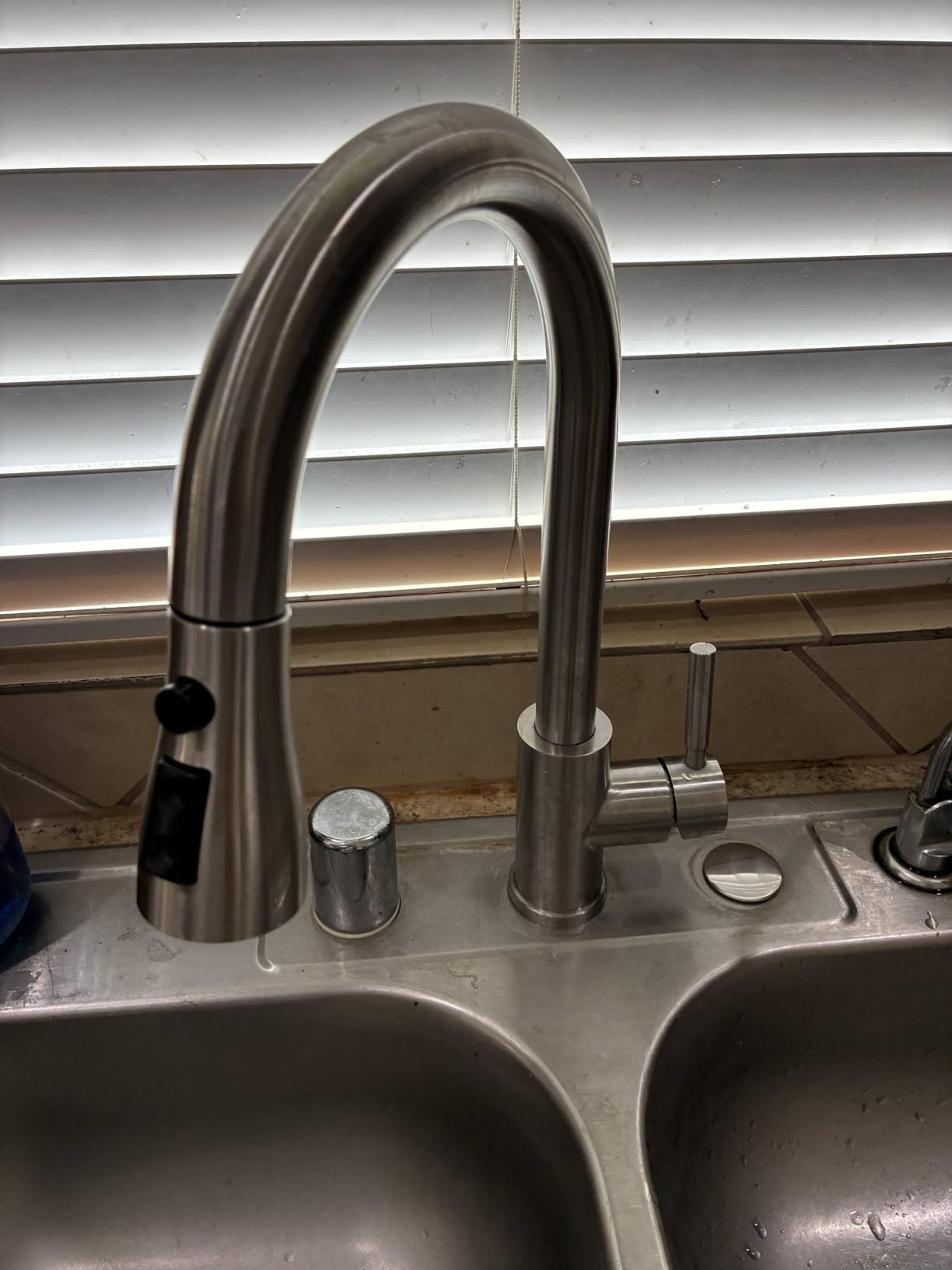 WEWE Touchless Kitchen Faucet with Soap Dispenser Set, Brushed Nickel | 3-Mode Sprayer, 360° Swivel, Pull-Down Hose, SUS 304, 1- or 3-Hole Fit, Ceramic Cartridge, Easy-Clean Nozzles customer photo 2