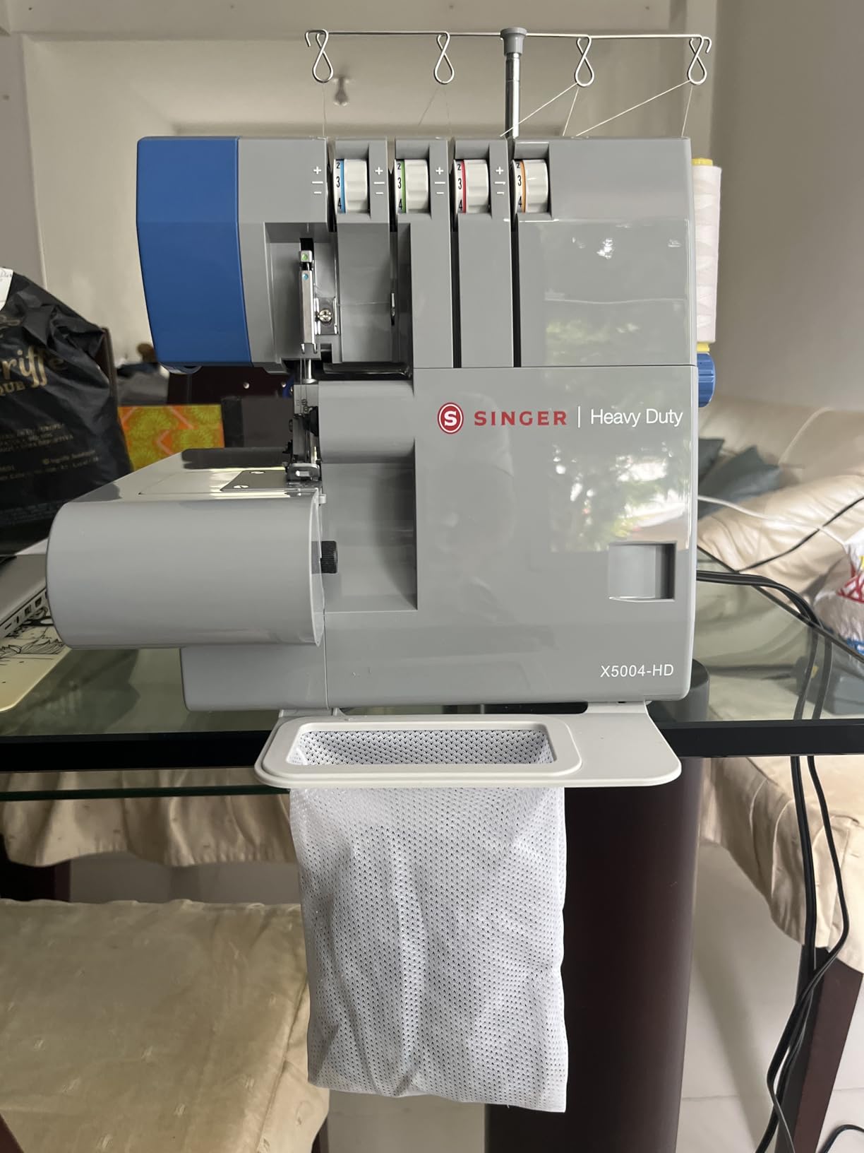 SINGER HD0500S Heavy Duty Serger Overlock Machine, 2-3-4 Thread, Black | Accessories, 6 stitches, 1300 stitches/min, LED light, free arm, adjustable differential feed, metal frame, for home decor customer photo 2