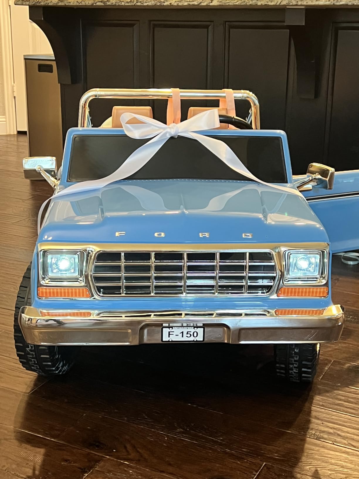 ANPABO Licensed Ford F-150 24V 2 Seater Ride on Car for Kids, 4x100W Motors for All-Terrain Electric Car with Parental Remote, Retro Style, 3-Speeds, Large Storage Box, Music Player, Aged 3-8, White customer photo 2