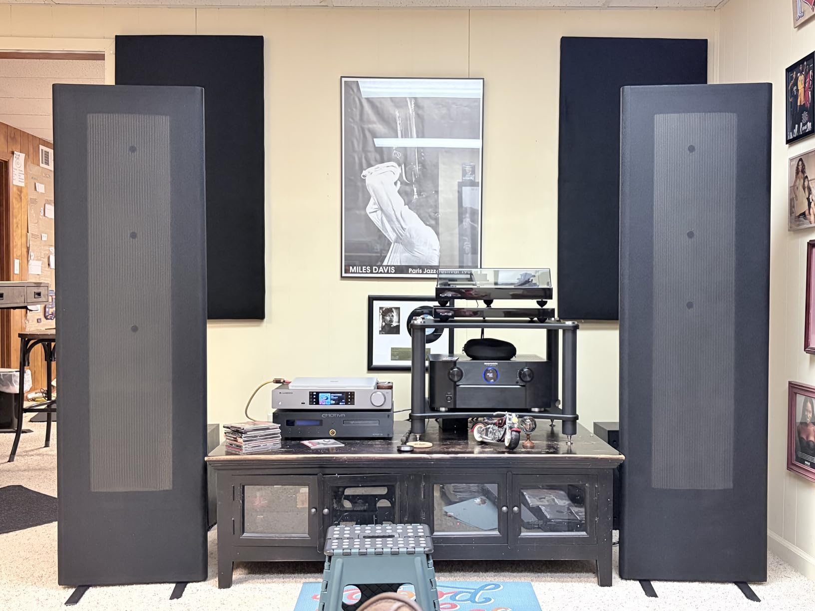 Heavy Duty 4-Tier AV Media Stand, 352 lb Load Capacity, Black | anti-vibration feet that help reduce resonance for clearer sound, open ventilation, cable management, Built for Hi-Fi systems customer photo 1
