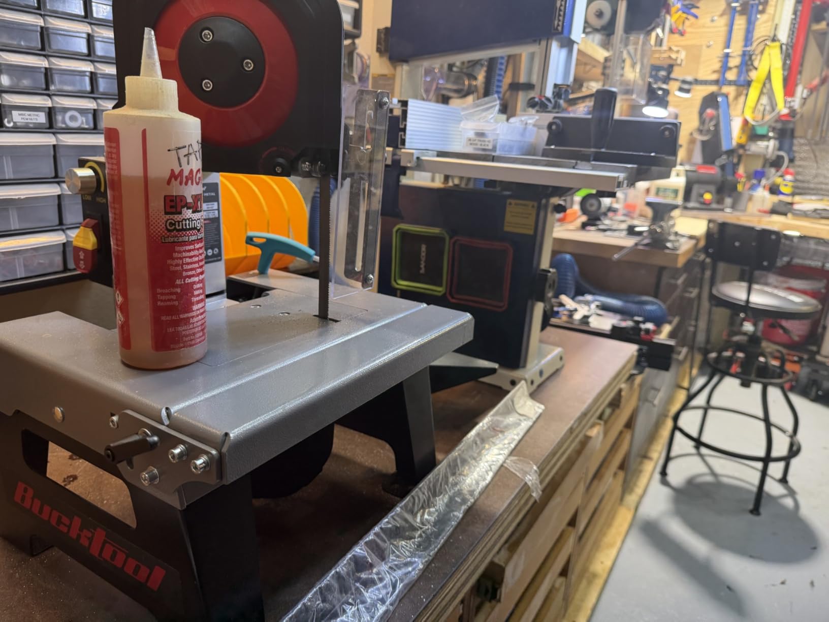 BUCKTOOL 5-Inch Metal Band Saw, 1.5 HP 10A Variable-Speed Benchtop Bandsaw | 137-472 FPM Variable Speed, 5-Inch Cutting Capacity, Adjustable Worktable and Extension Table for Metal Cutting customer photo 1