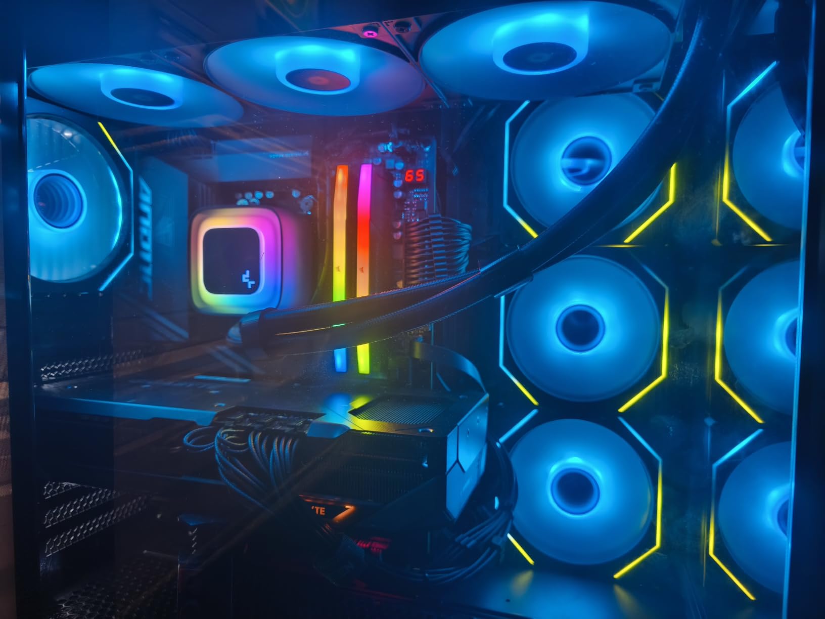 GIGABYTE Radeon RX 9070 XT Gaming OC ICE 16G Graphics Card (16GB GDDR6, PCIe 5.0) customer photo 1