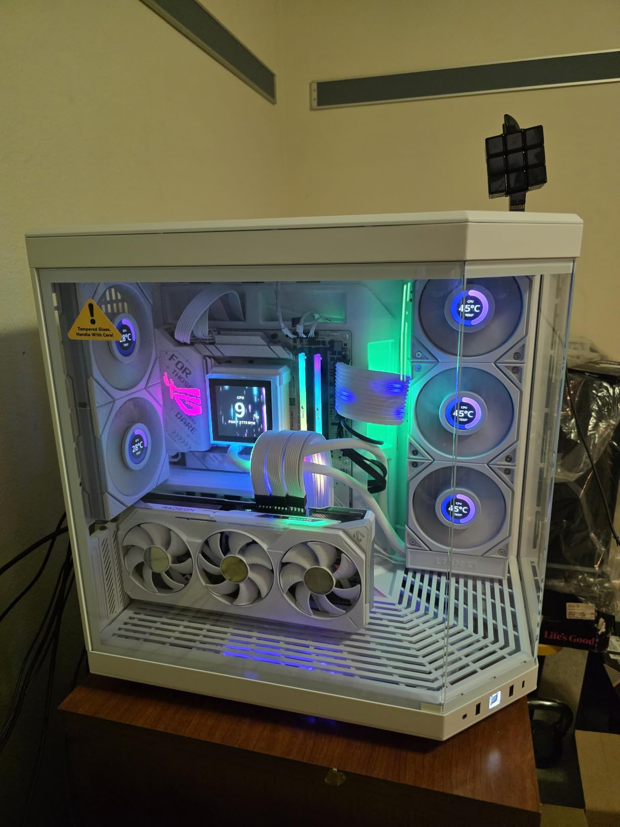 GIGABYTE Radeon RX 9070 XT Gaming OC ICE 16G Graphics Card (16GB GDDR6, PCIe 5.0) customer photo 2