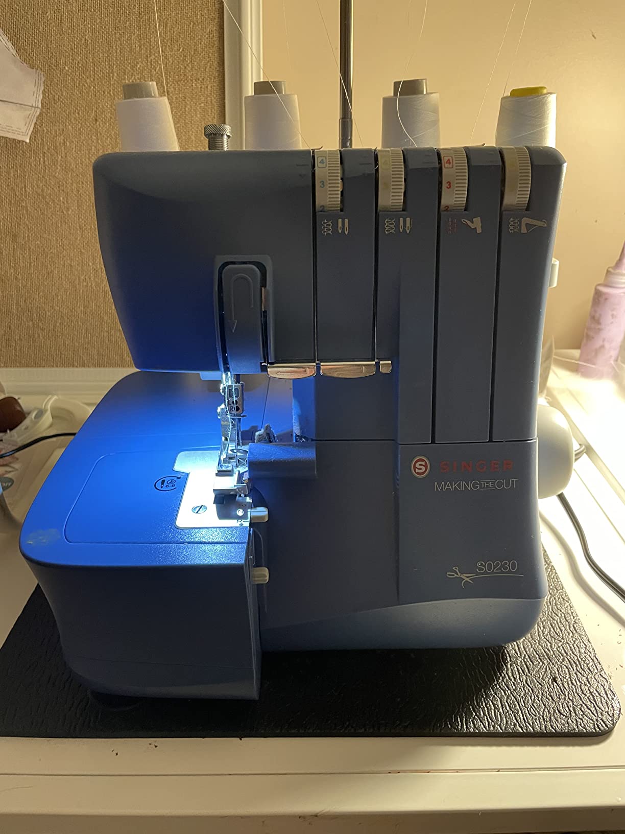 SINGER S0230 Navy Blue High Speed Overlock Serger, 2-3-4 Thread Capability customer photo 2