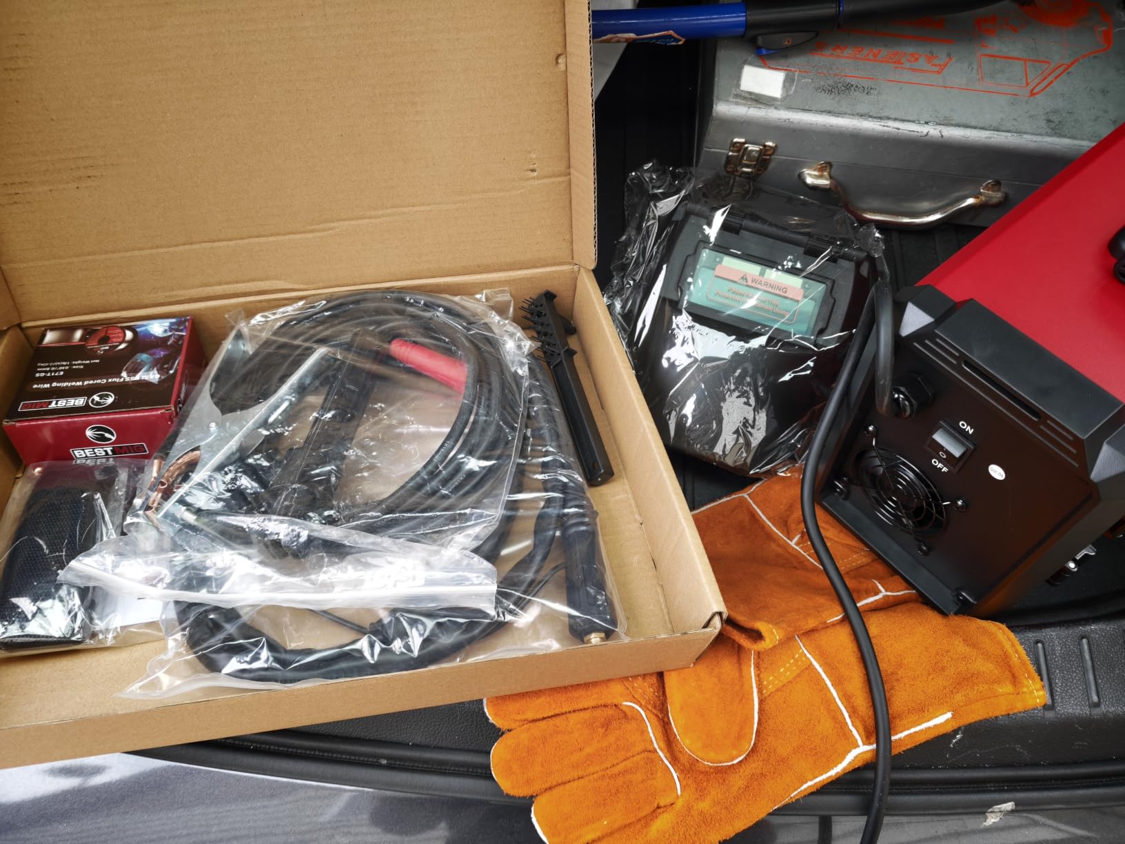 BESTMIG 145A 4-in-1 Multi-Process Welder, 110V/220V MIG/TIG/MMA/Stick Welding Machine, Gas & Gasless Flux Core Welder with Synergy IGBT Inverter, Includes Welding Helmet & Gloves customer photo 1