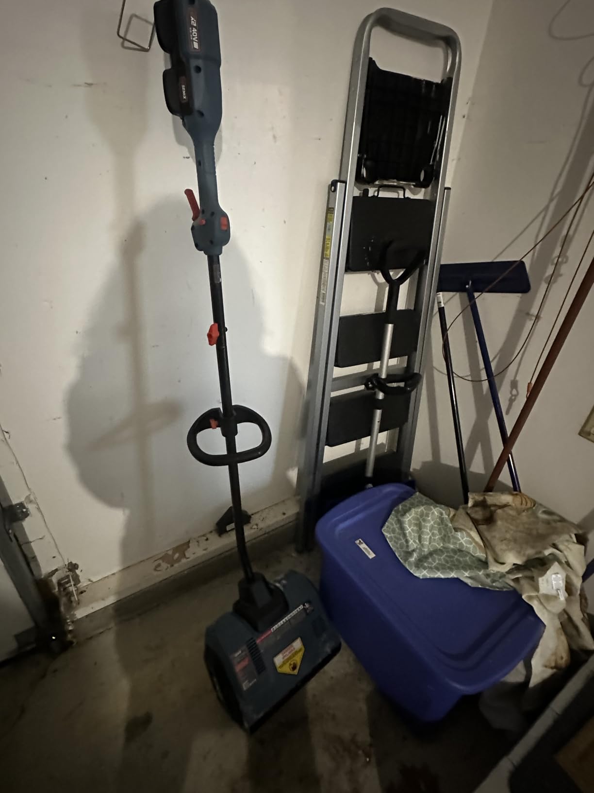 SENIX Cordless Snow Shovel, 40V | 13-Inch | 6-Inch | 8000mAh Snow Blower | 20FT Max Throw Distance, Plows 375lbs/Min, with Auxiliary Handle for Patio, Deck, Driveway customer photo 1