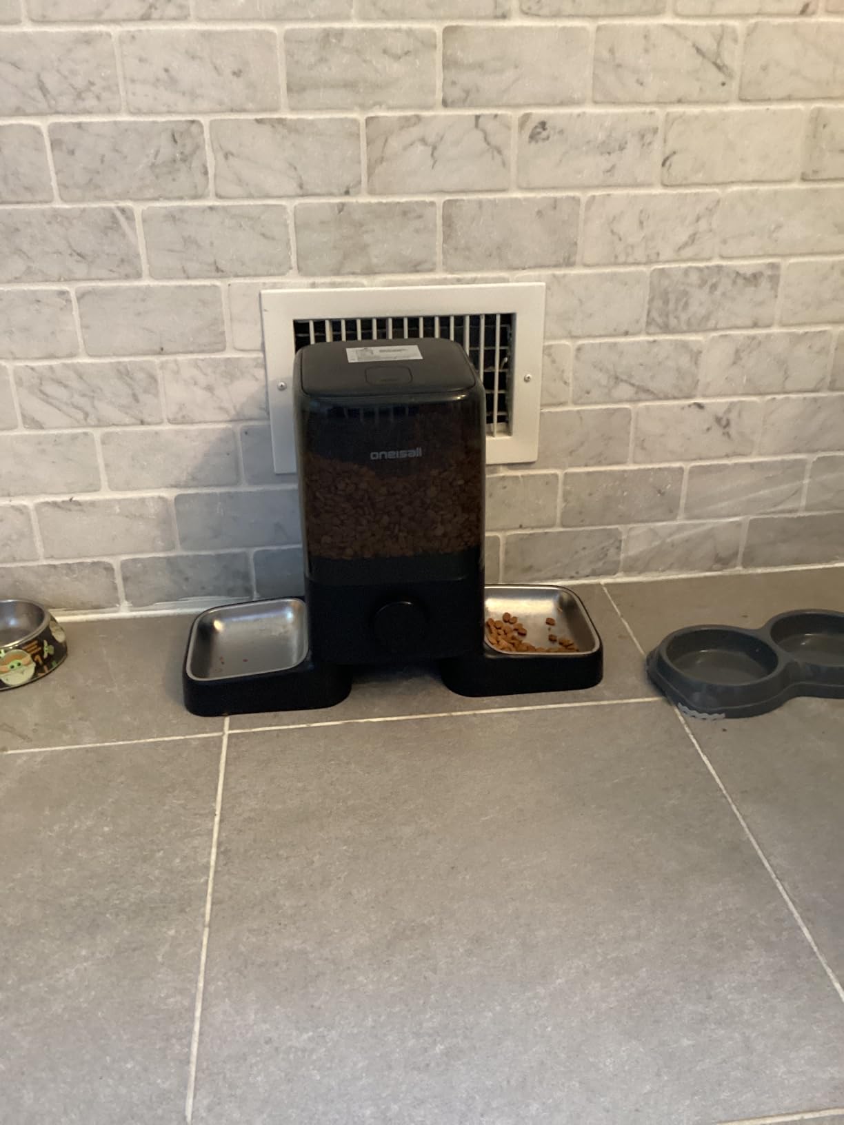 oneisall Automatic Cat Feeder with Camera for 2 Cats, 1080P HD Night Vision, 20 Cups/5L Cat Feeder Automatic, 2-Way Audio, Motion-Activated Alerts, 5G WiFi APP Remote Control Pet Feeder customer photo 2