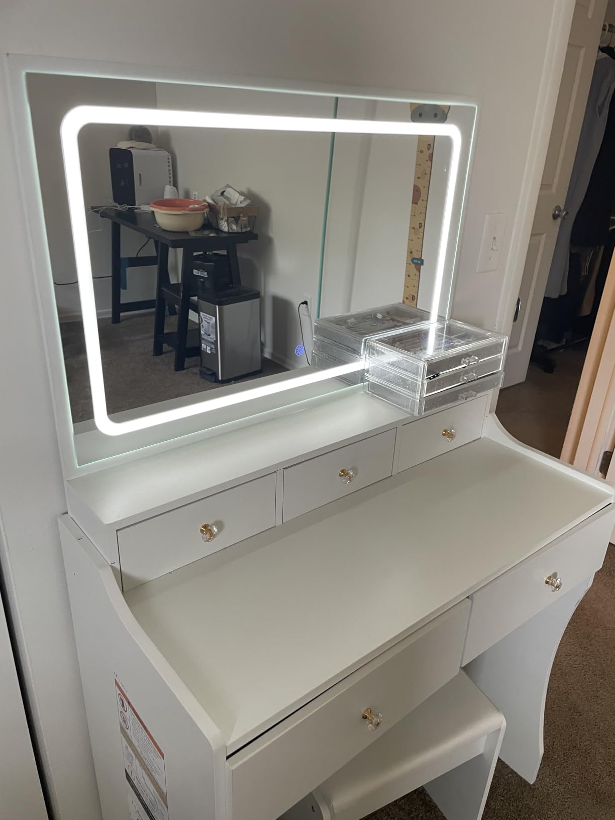 COMHOMA Makeup Vanity Desk with Mirror and Lights, Vanity Table and Chair Set with 5 Drawers & Charging Station, Bedroom Dressing Table, Stepless Dimmable & 3 Color Modes Adjustable, Snow White customer photo 1