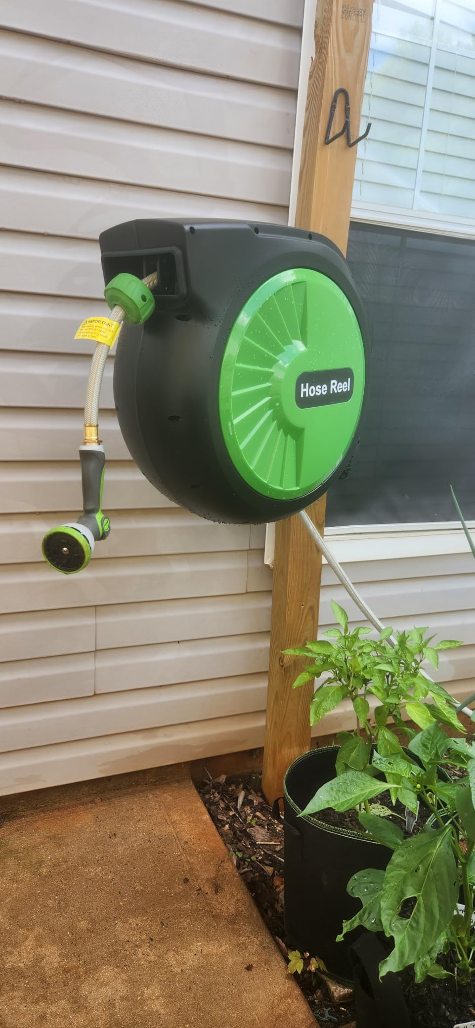 Retractable Garden Hose Reel 100FT x 1/2 in, Wall Mount Water Hose Reel for Outside with Auto Rewind, Tangle-Free Guide, 180° Swivel Bracket, Lock at Any Length, High-Pressure Flow, 10-Pattern Nozzle customer photo 1