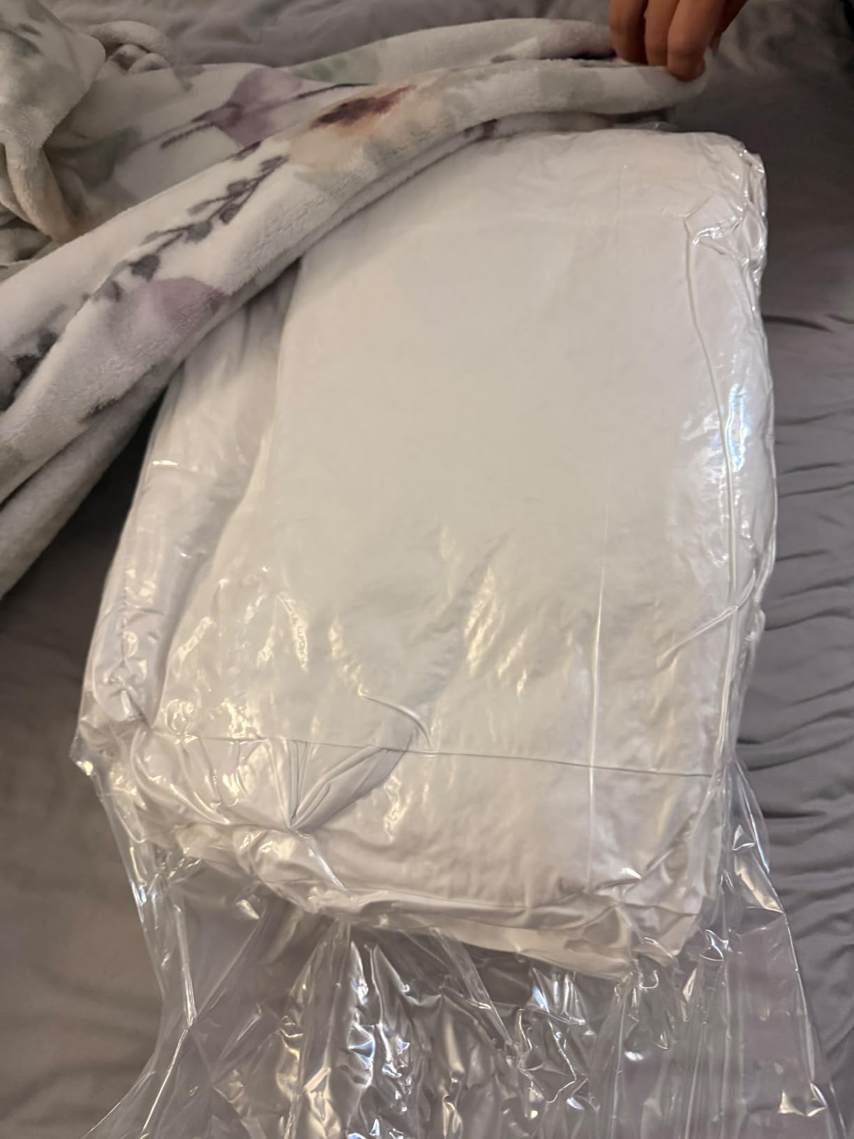 Martha Stewart Luxury White Goose Feathers Down Fiber Duvet Insert Queen Size - Hotel Collection 100% Cotton Comforter, All Season Medium Warmth, Breathable, Hypoallergenic, 90 x 90 Inch customer photo 1