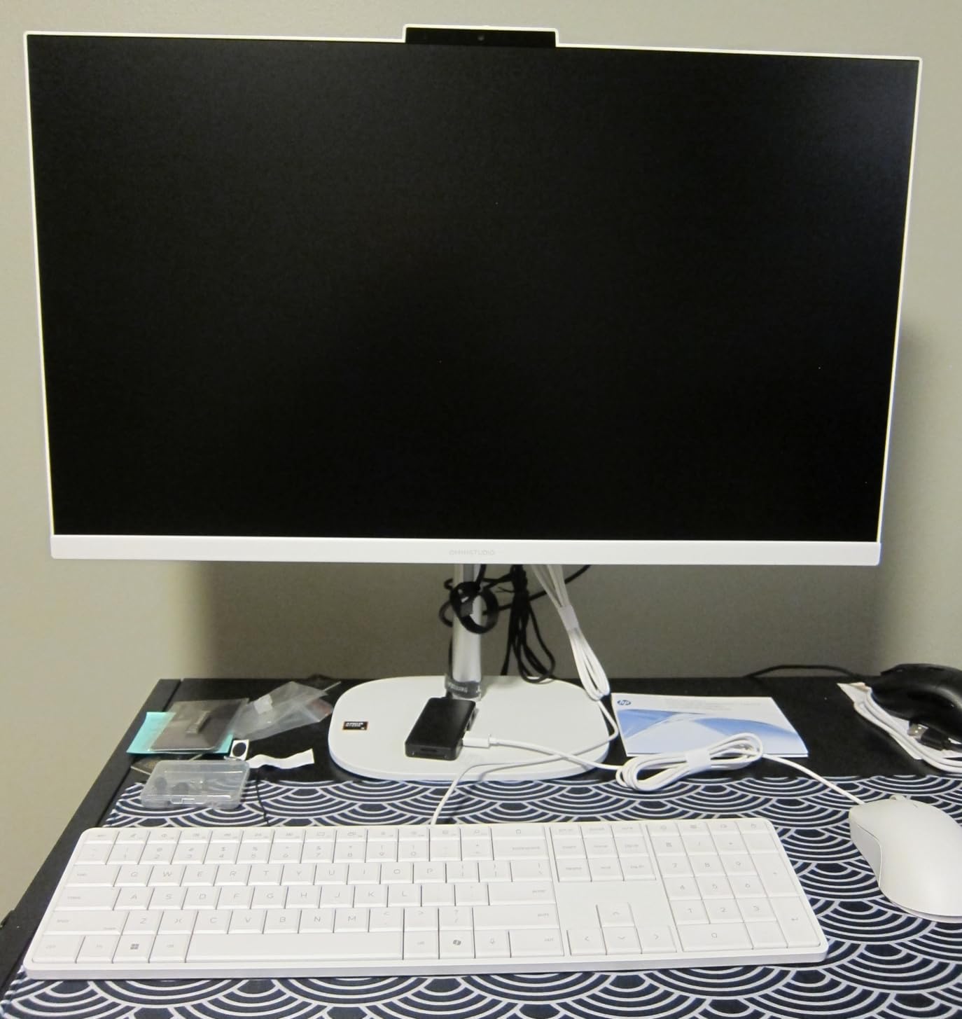 HP OmniStudio 27 inch All-in-One Desktop PC, FHD Display, AMD Ryzen 5 220, 16 GB RAM, 512 GB SSD, AMD Radeon 740M Graphics, Windows 11 Home, Cotton White, 27-cv0002 (2026) customer photo 2