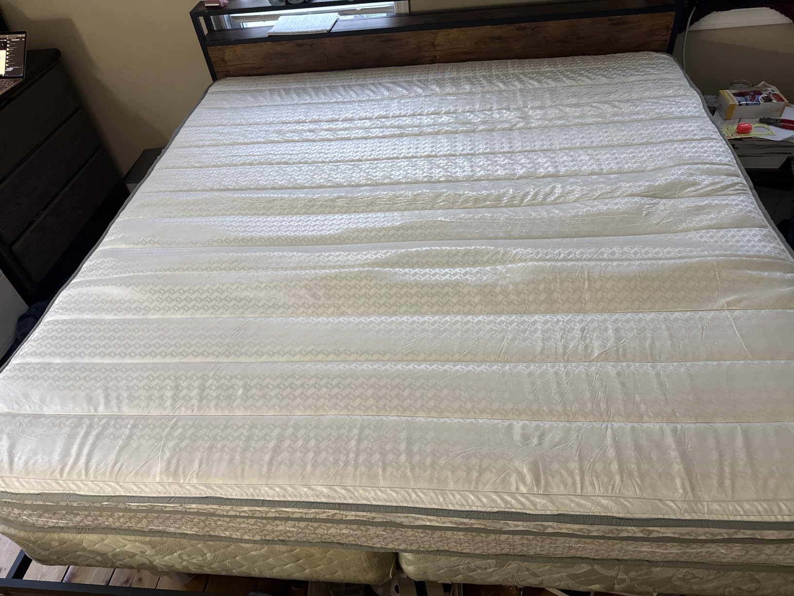 Novilla 12 Inch King Size Mattress, Hypoallergenic & Back Pain Relief, Hybrid King Mattresses in a Box with Smarts Coils, Fiberglass Free CertiPUR-US Certified Colchones No Box Spring Needed customer photo 1