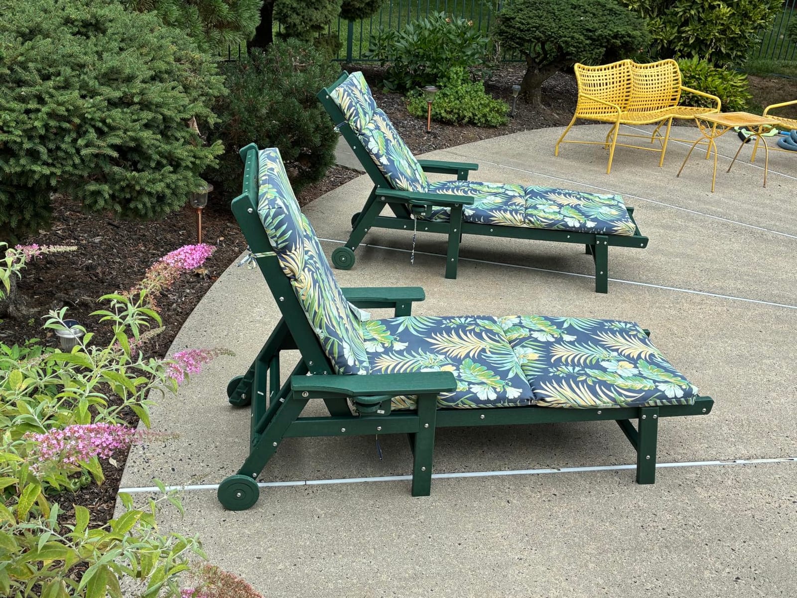 THOEOE Patio Chaise Lounge Chair,HDPE Lounge Chair Outdoor with Wheels | Oversized pool lounge chairs with cup holder, 5 adjustable position for patio, outside, pool, deck customer photo 2