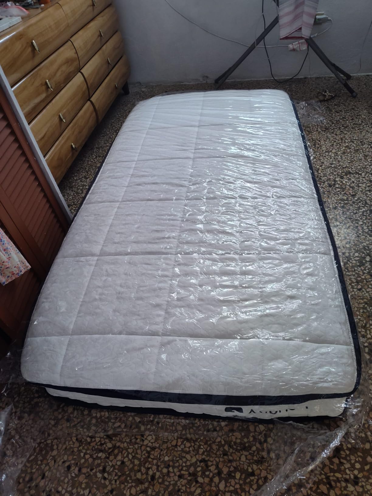 Avenco Queen Size Mattress 12 inch, Queen Hybrid Mattress in a Box | Individual Pocket Coils & Cooling Gel Memory Foam, Motion Isolation, Pressure Relief, CertiPUR-US Certified, Medium Firm customer photo 2
