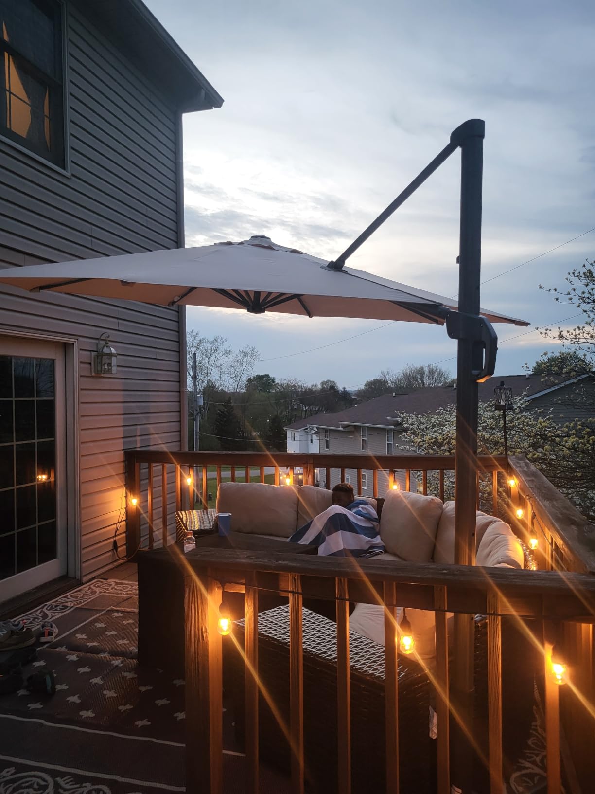 Hoteel Outdoor Patio Umbrella - 10ft Cantilever Umbrella for Patio Heavy Duty customer photo 2
