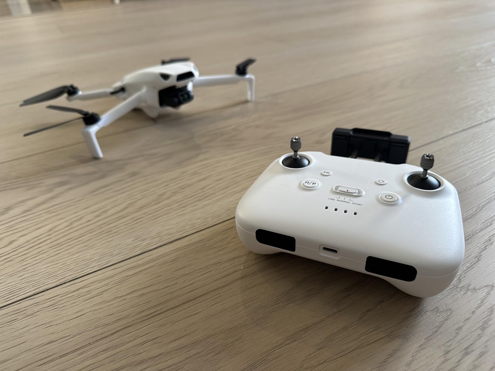 Skyrover S1 Mini Drone Camera Combo with Screen Controller, 4K/60fps Video, 8K Photo, 7.45-Mi Video Transmission, Under 249g, Auto Track, Vertical Shooting, 120-Min Flight Time with 3 Batteries customer photo 2