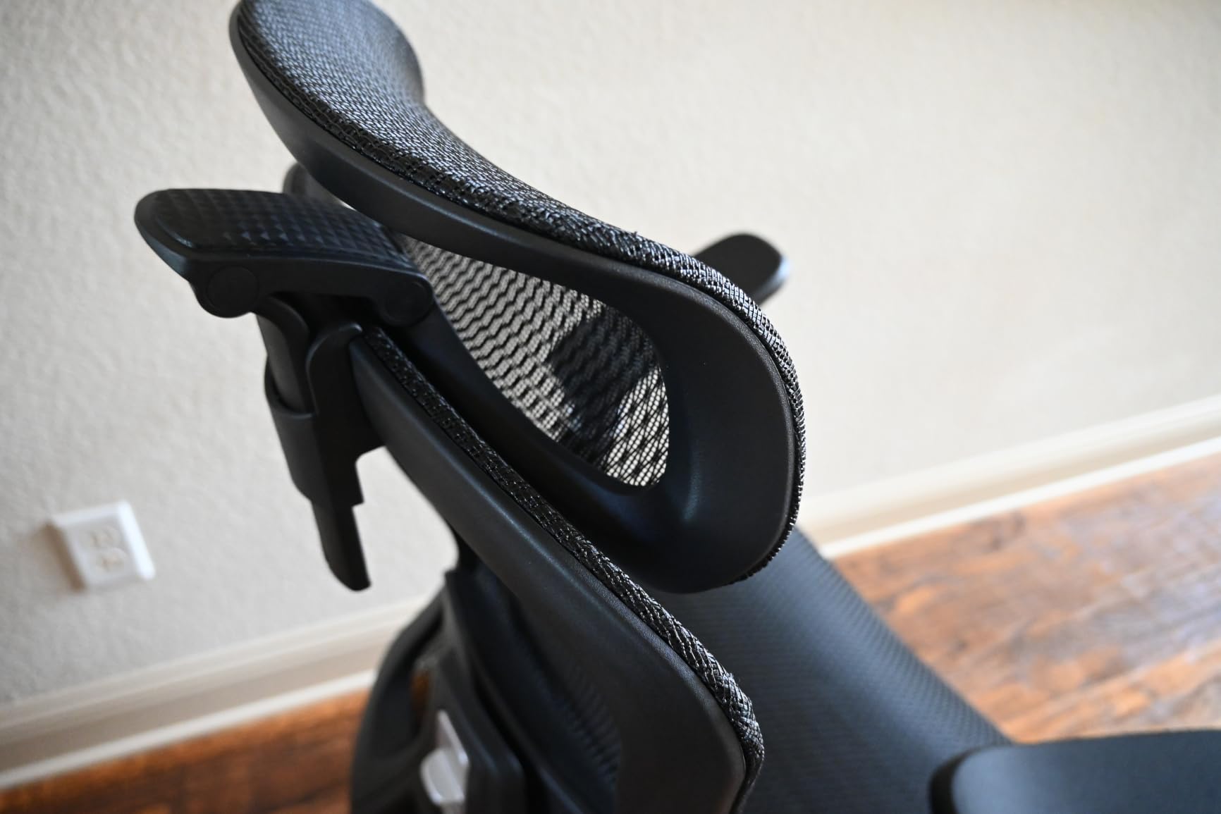 Marsail Big and Tall Mesh Ergonomic Office Chair with 6D Armrests | 6-level lumbar support, sliding seat depth, high-elastic mesh seat, 3D headrest, 4-position recline, adjustable seat height customer photo 1