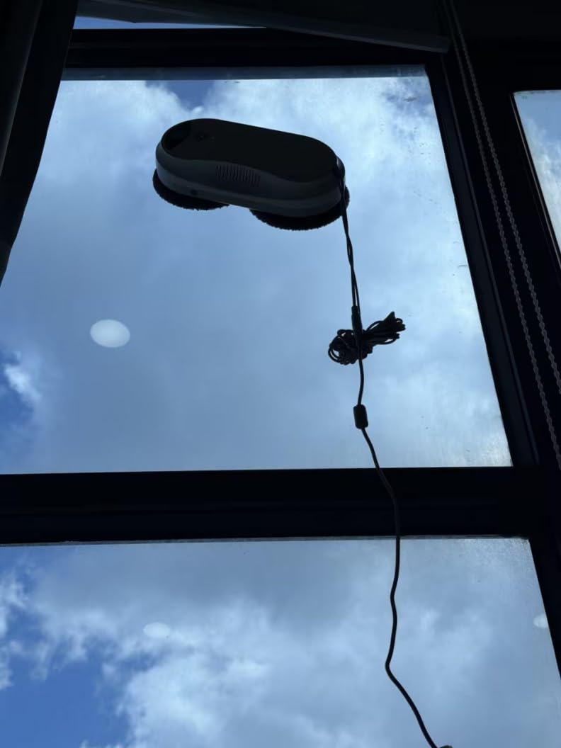 X6 Window Cleaning Robot for High Windows, Inside/Outside, 6400Pa Suction, Strong Suction, Dual-Spray, Edge Detect, Smart Navigation, Slim Round Shape customer photo 1