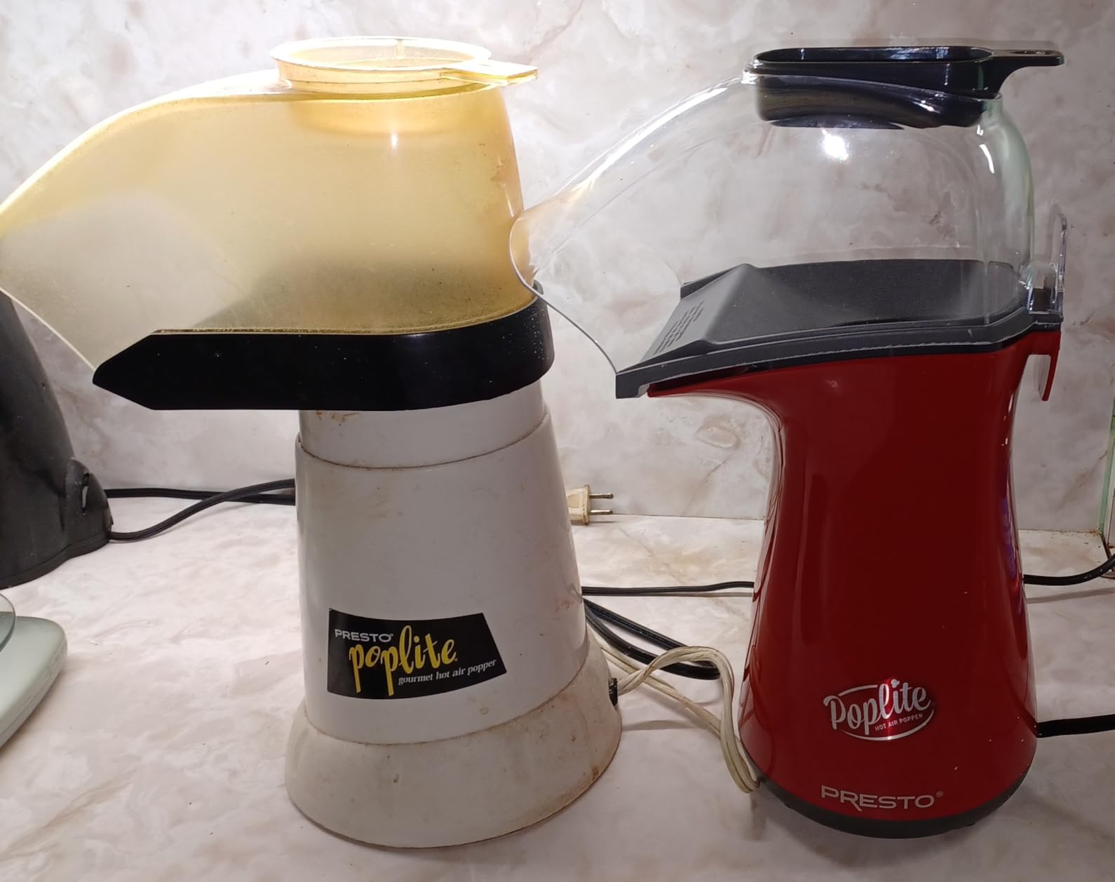 Presto 04820 PopLite Hot Air Popcorn Popper customer photo 1