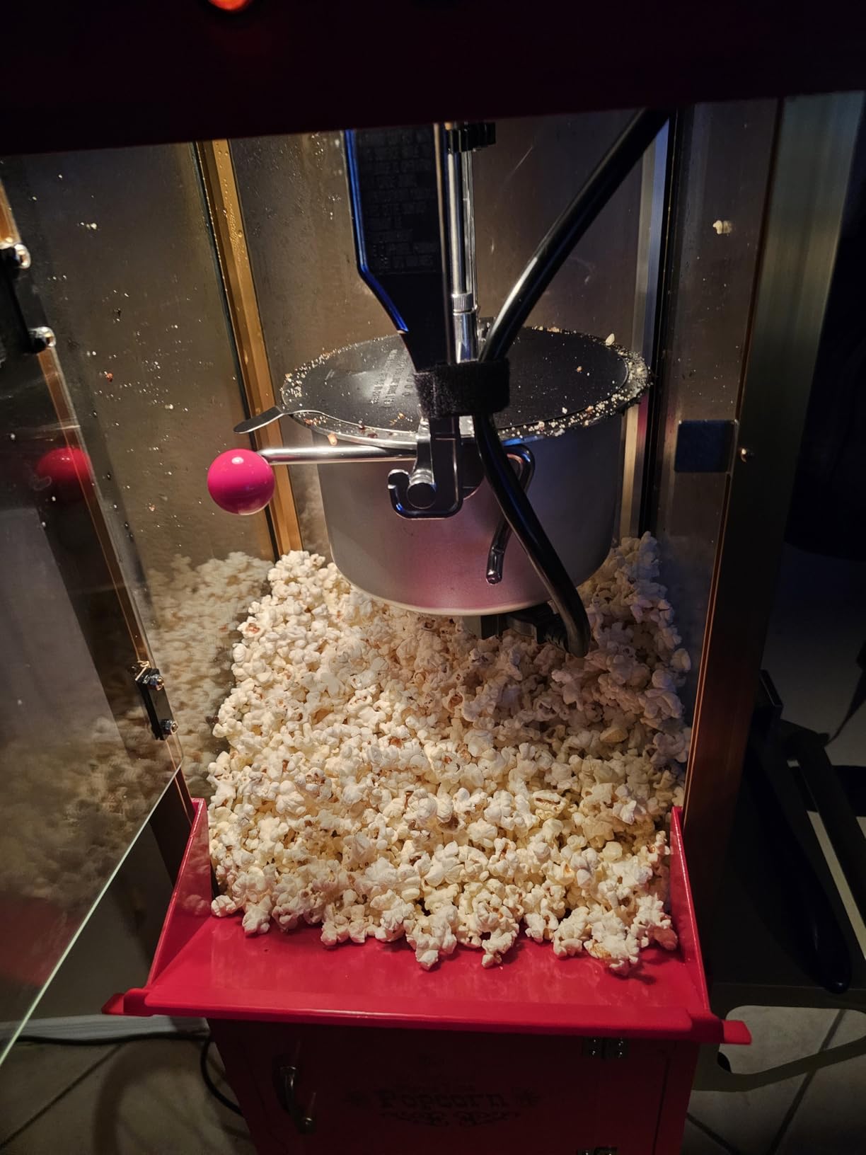 Nostalgia Popcorn Maker Machine - Professional Cart With 8 Oz Kettle Makes Up to 32 Cups - Vintage Popcorn Machine Movie Theater Style - Red customer photo 2
