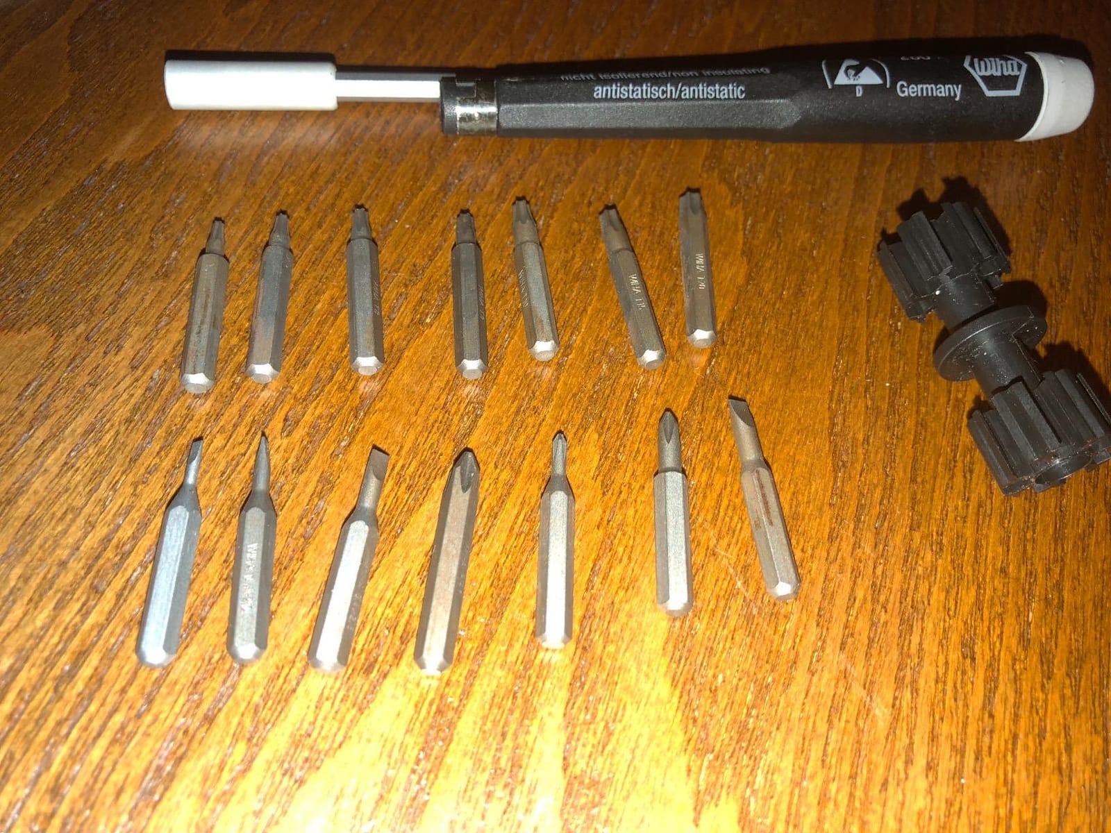 Wiha 75093 16 Piece System 4 ESD Slotted, Phillips and Torx Micro Bit Set customer photo 1