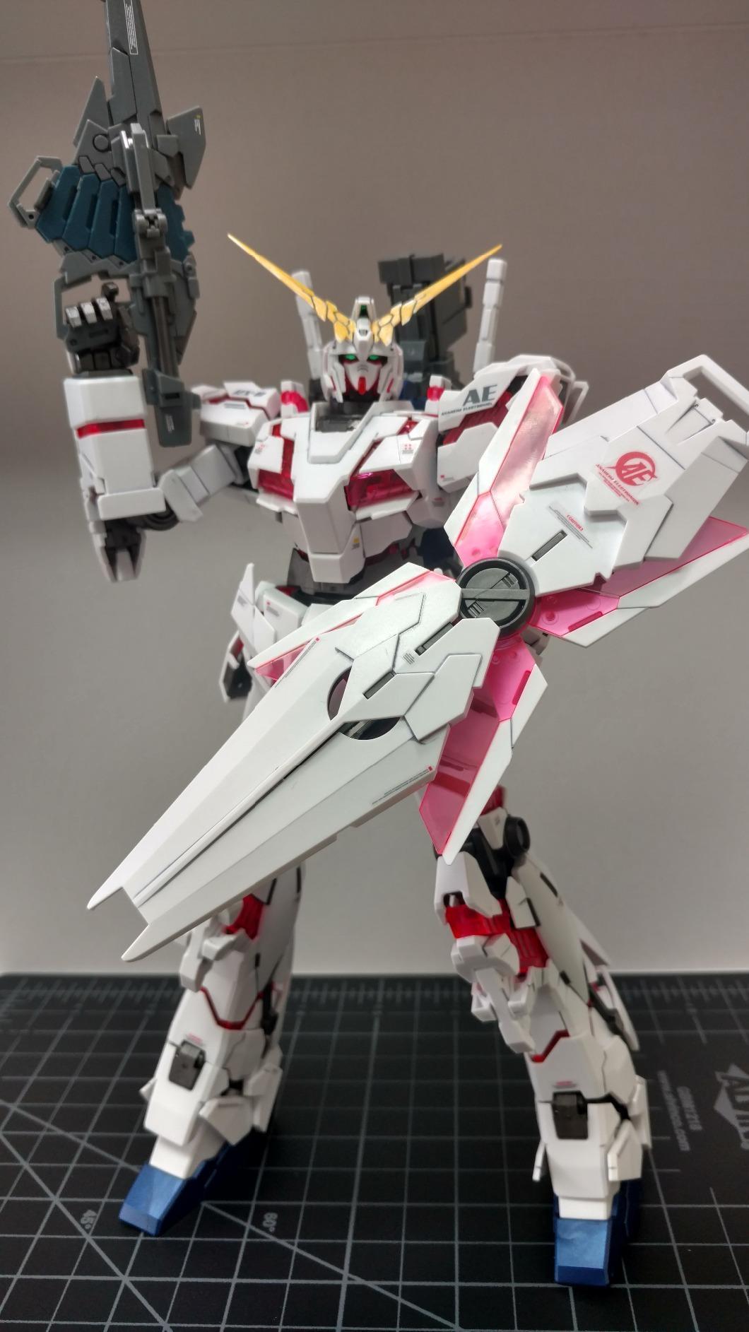 Bandai Hobby RX-0 Unicorn Gundam OVA Version 1/100-Master Grade white customer photo 1
