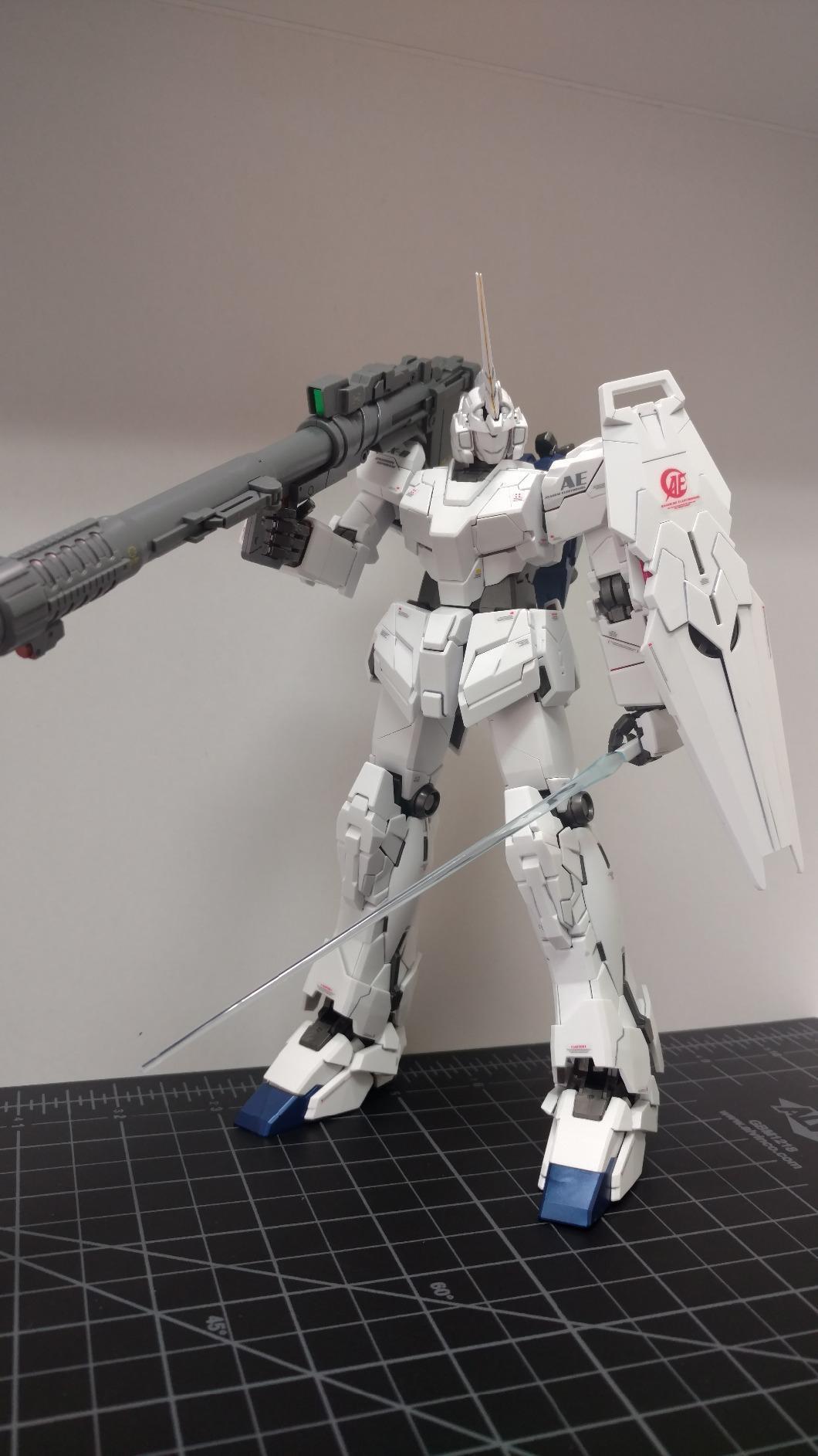 Bandai Hobby RX-0 Unicorn Gundam OVA Version 1/100-Master Grade white customer photo 2