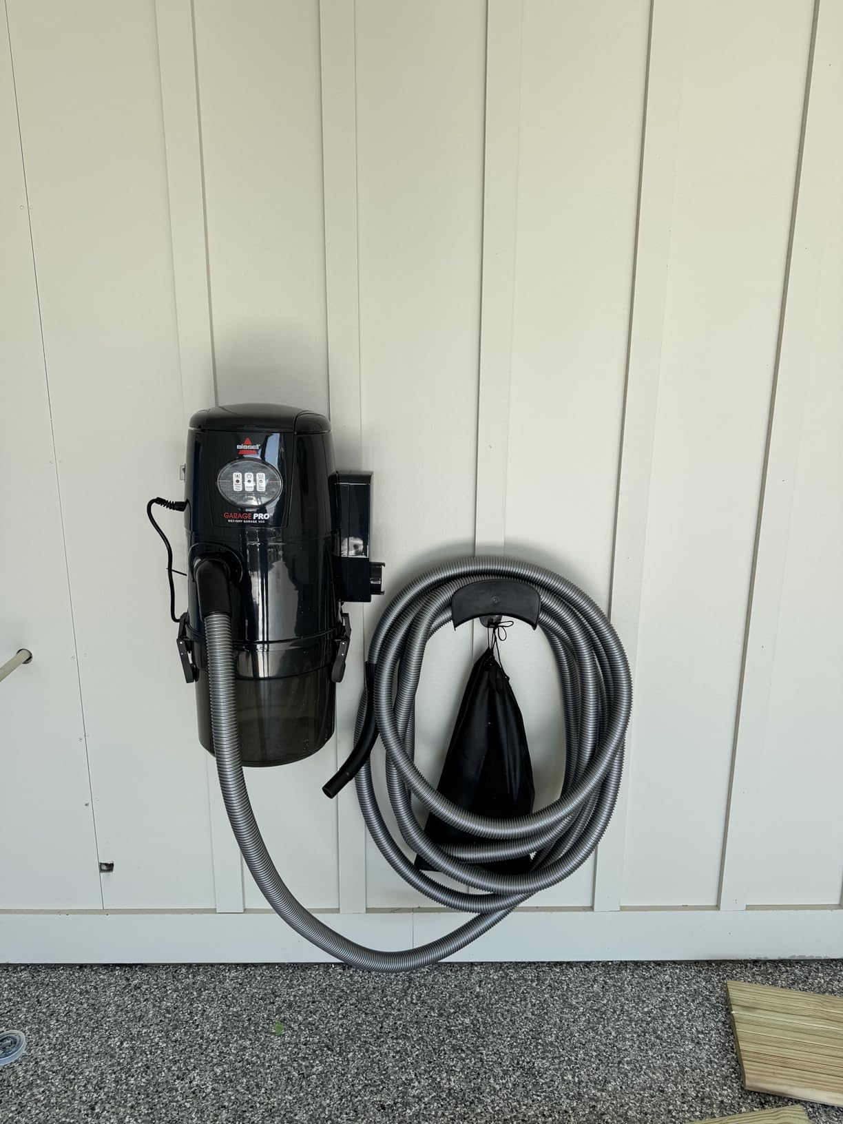 Bissell Garage Pro Wall-Mounted Wet Dry Vacuum/Blower, 18P03 customer photo 1
