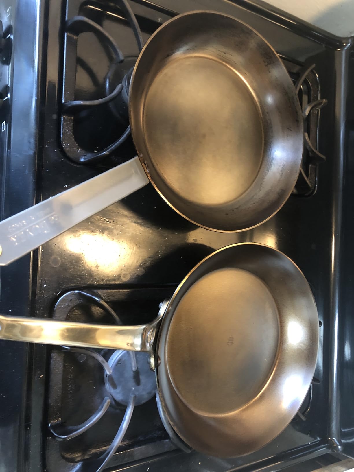 de Buyer MINERAL B Carbon Steel Fry Pan - 12.5” Diameter, 9” Cooking Surface - Ideal for Searing, Sauteing & Reheating - Naturally Non-Stick Finish - Made in France customer photo 1