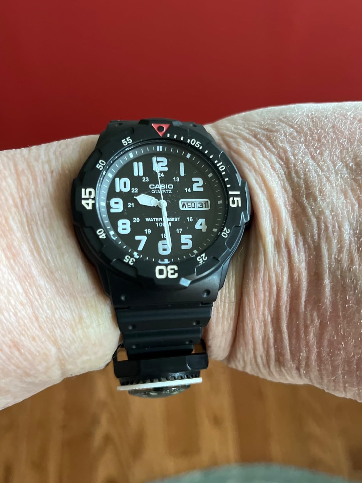 Casio MRW200H Series | Unisex Analog Watch | 100M WR | Stainless Steel Case | Resin Band | 2 Hand Analog (HR, Min, SEC) | Date Display | Screw Down Crown/Screw Down Caseback | 3 Year Battery customer photo 1