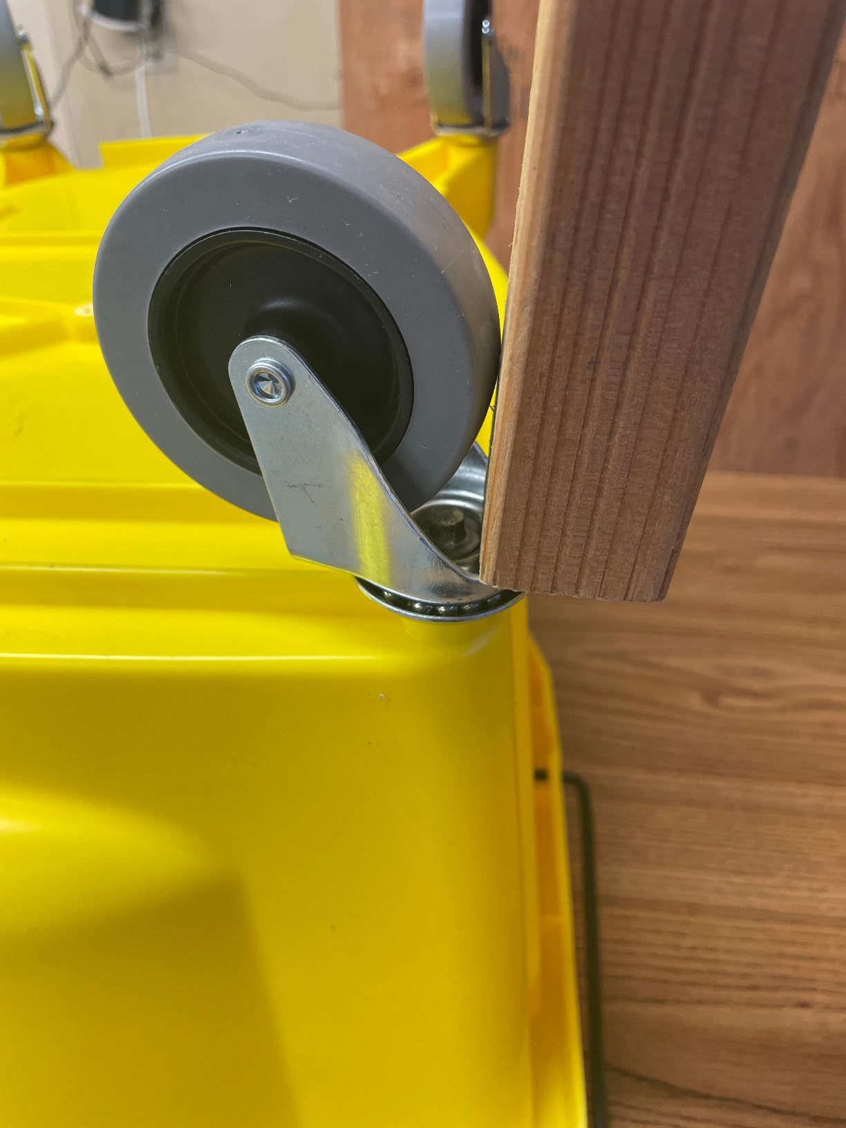 Carlisle FoodService Products 26 Qt Mop Bucket with Side Wringer, Yellow customer photo 1