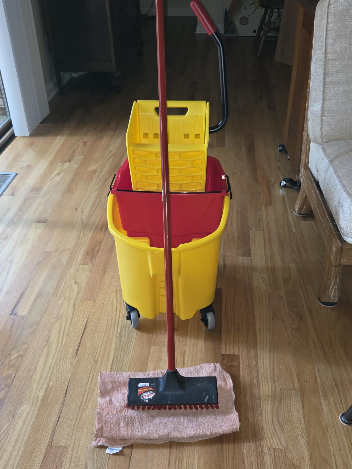Rubbermaid Commercial Products WaveBrake 26 Qt. Side-Press Mop Bucket and Wringer Combo on Wheels, Yellow, for Professional/Industrial/Business Heavy-Duty Floor Cleaning/Mopping customer photo 2