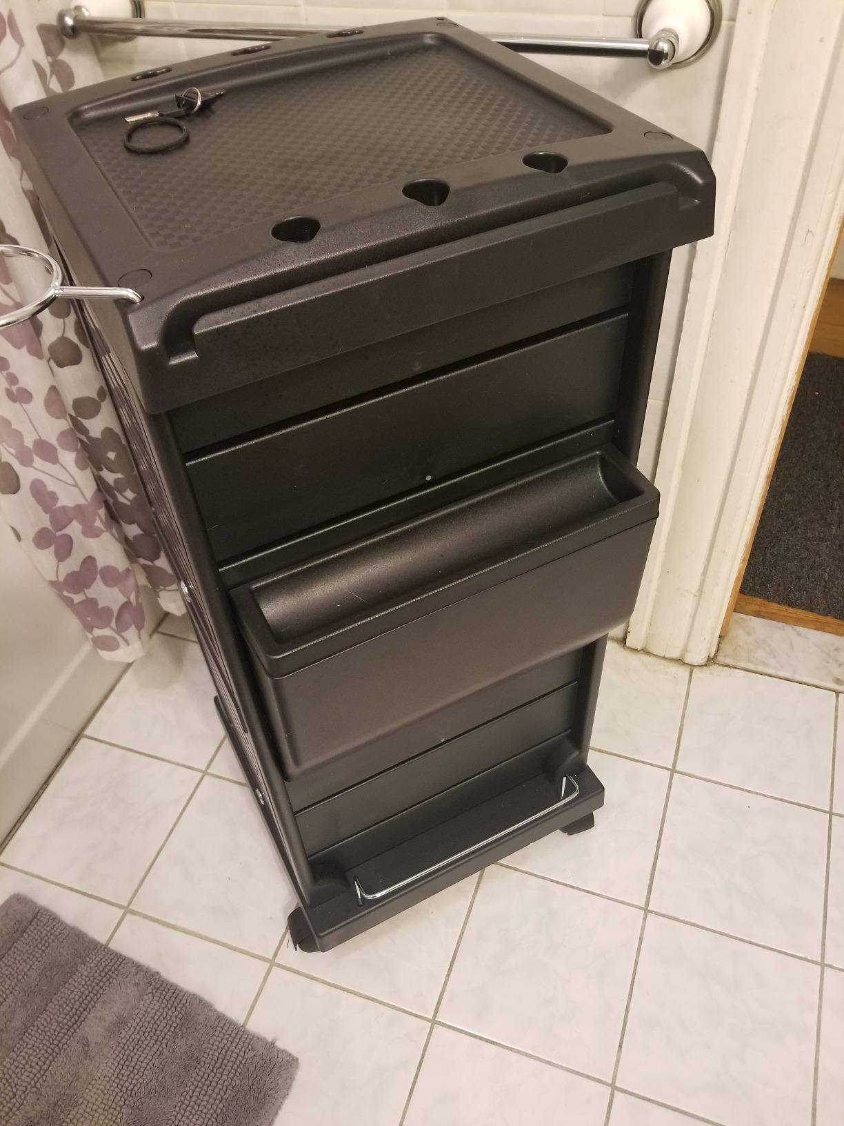 Saloniture Premium Locking Rolling Trolley Cart with Pockets - Black customer photo 2