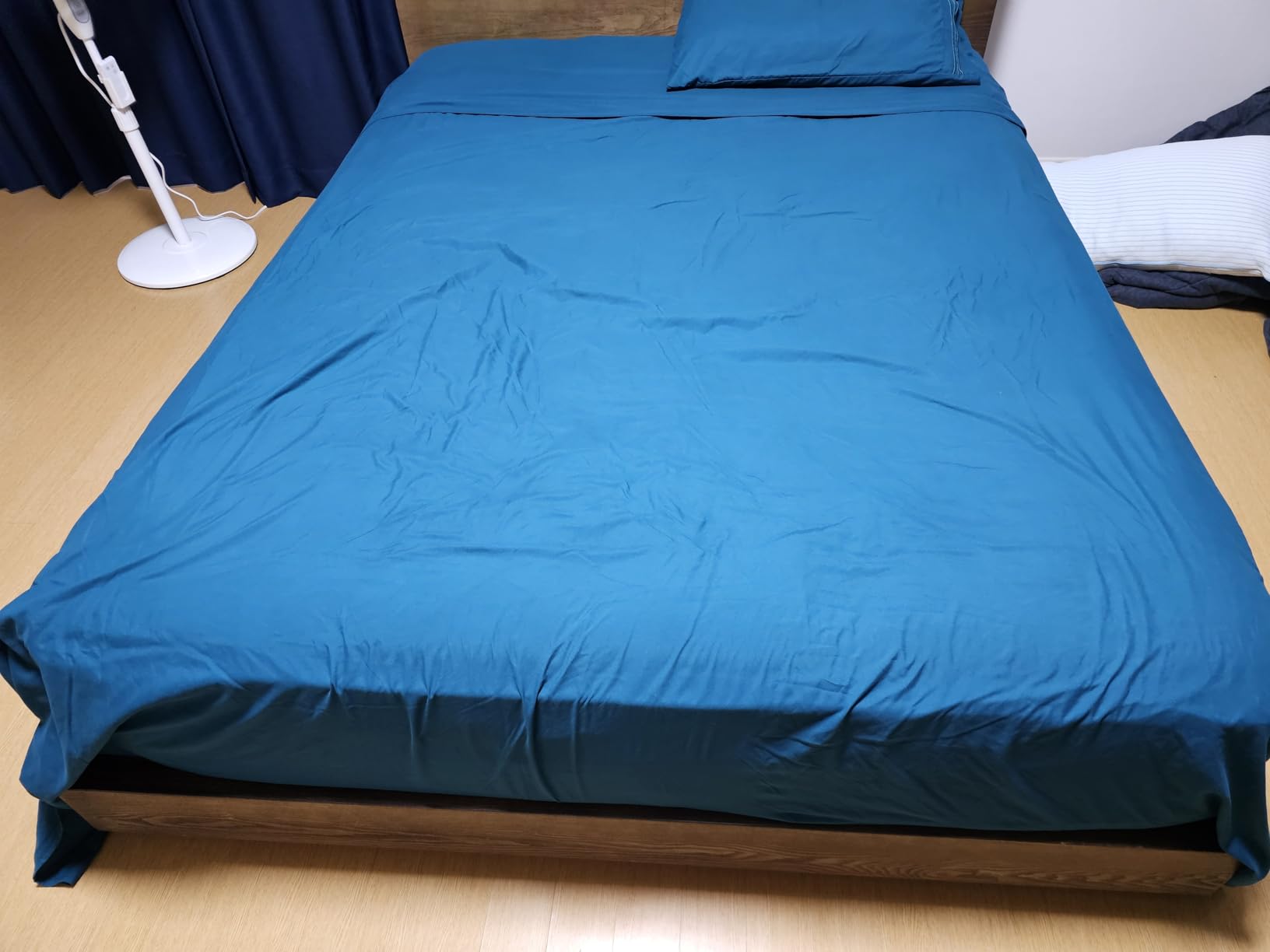 Elegant Comfort Luxury Soft 1500 Premier Egyptian 4-Piece Premium Hotel Quality Wrinkle Resistant Coziest Bedding Set, All Around Elastic Fitted Sheet, Deep Pocket up to 16inch, King, White customer photo 2