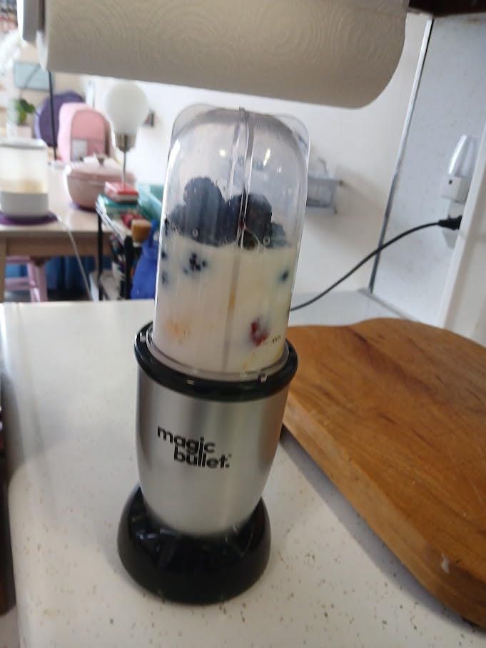 magic bullet Personal Blender for Shakes, Smoothies, Food Prep, and Frozen Blending, 22 Ounces, 250 Watt, Silver, MBR-1101 customer photo 1