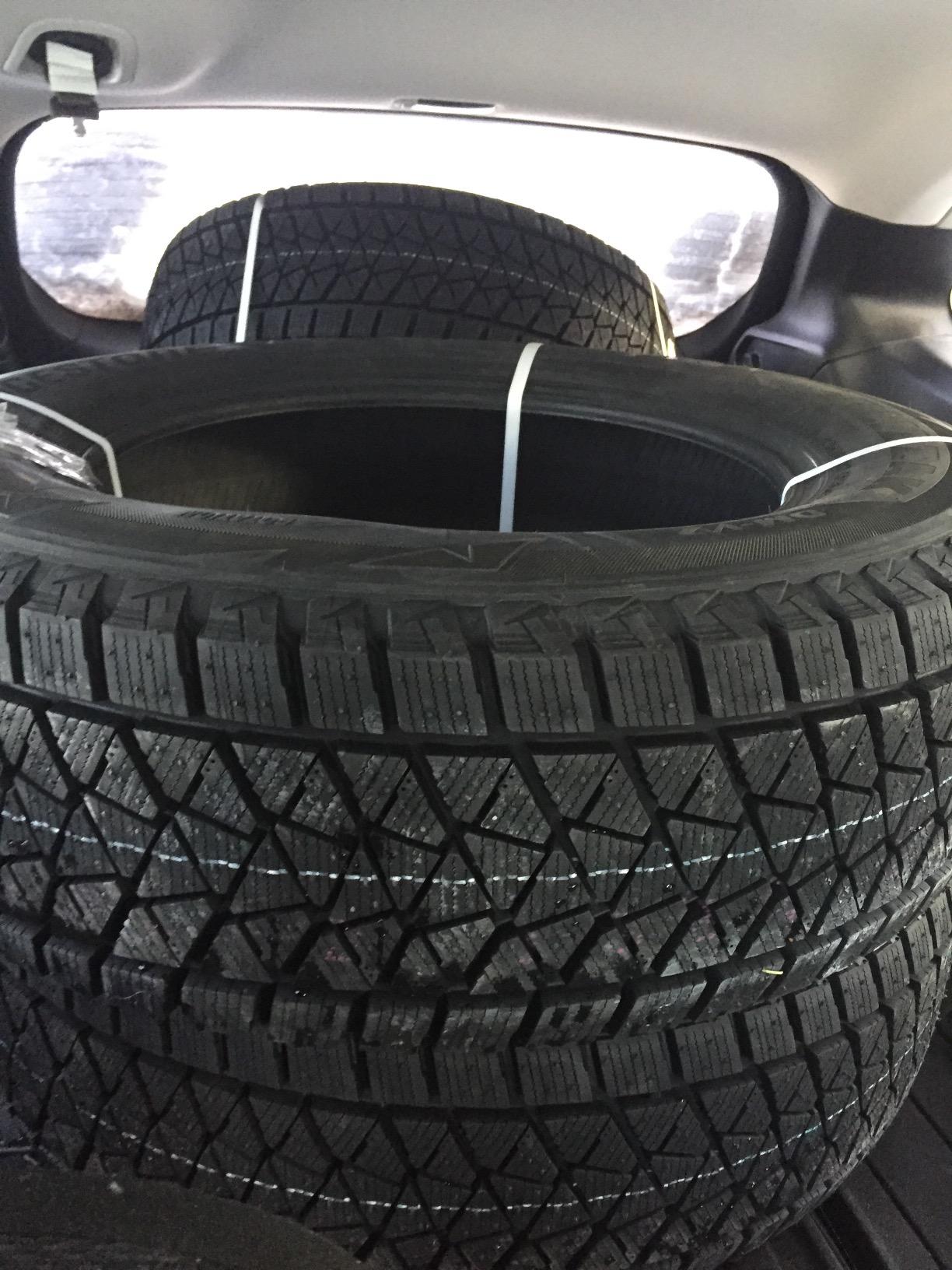 Bridgestone Blizzak DM-V2 Winter/Snow SUV Tire 225/65R17 102 S customer photo 1
